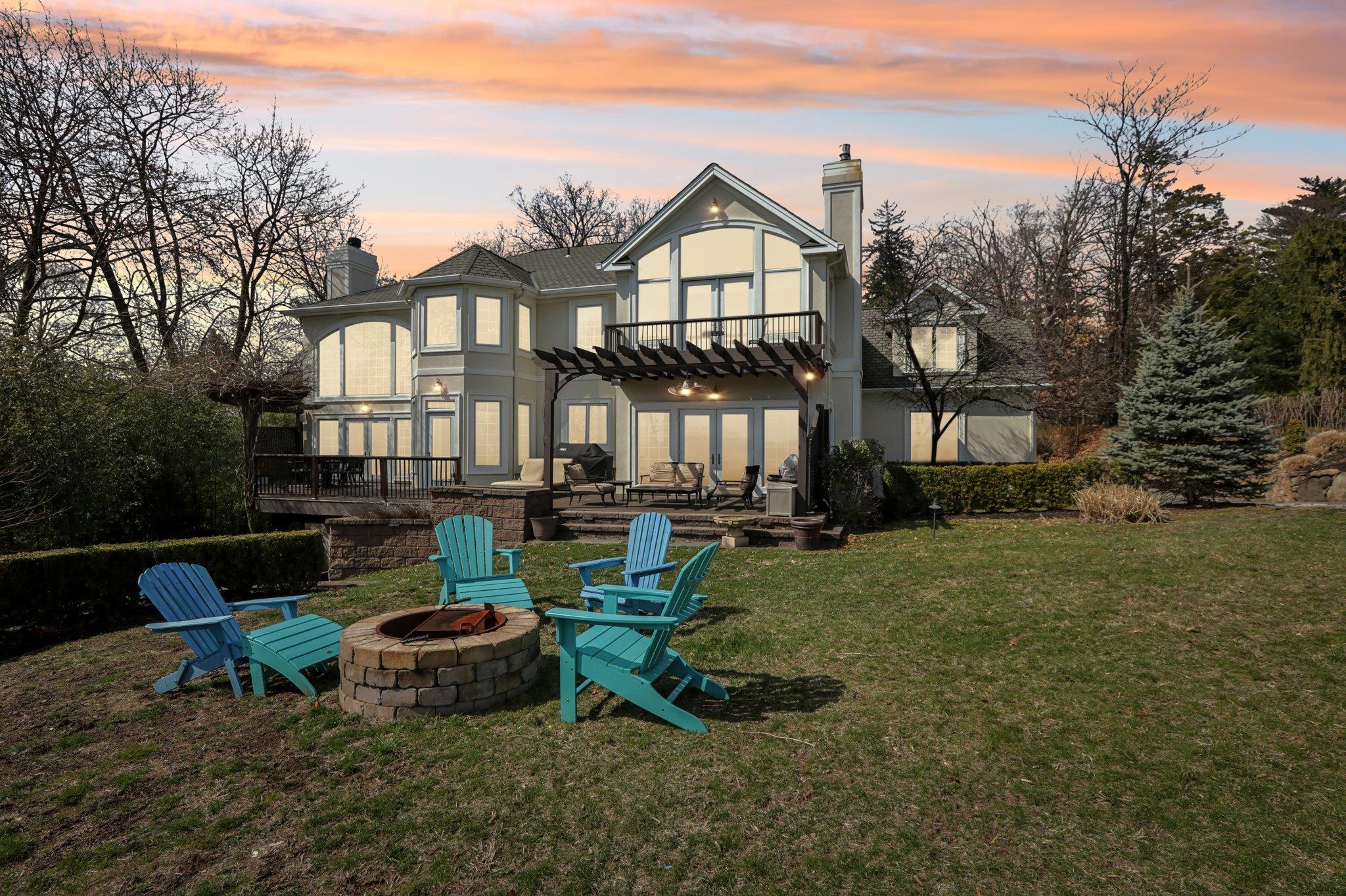 2 Tompkins Court