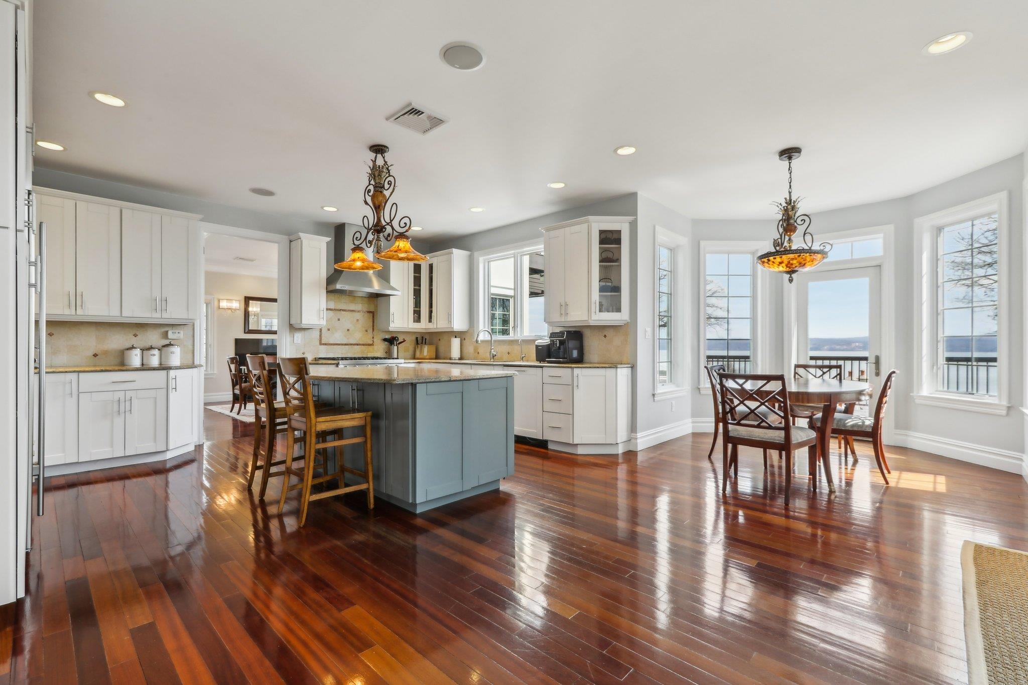 2 Tompkins Court