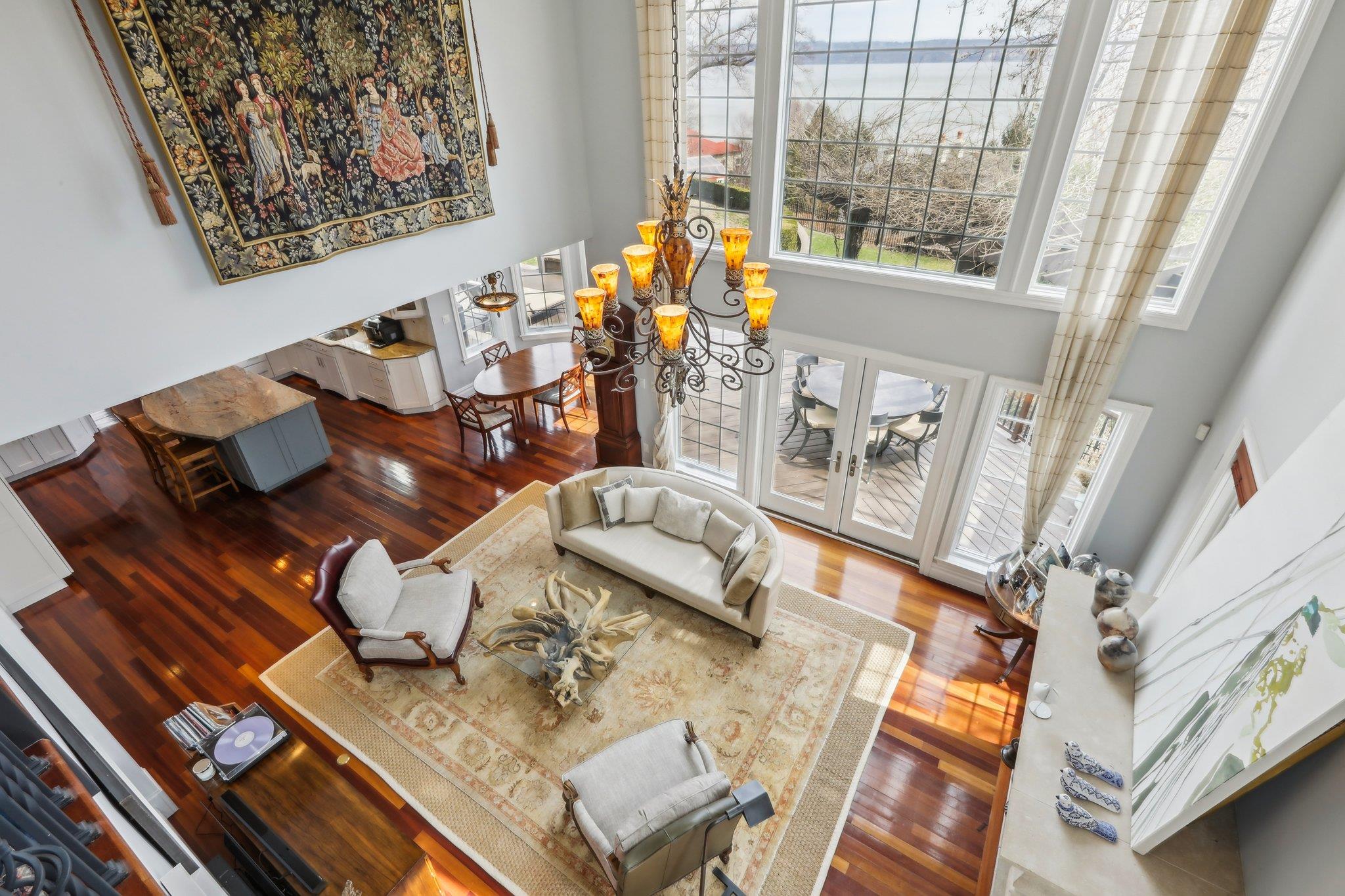 2 Tompkins Court