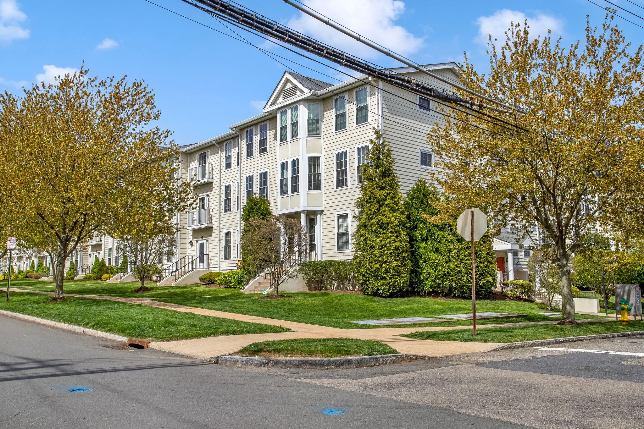 31 Greenridge Avenue Unit: 1P