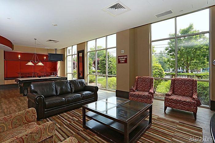 31 Greenridge Avenue Unit: 1P