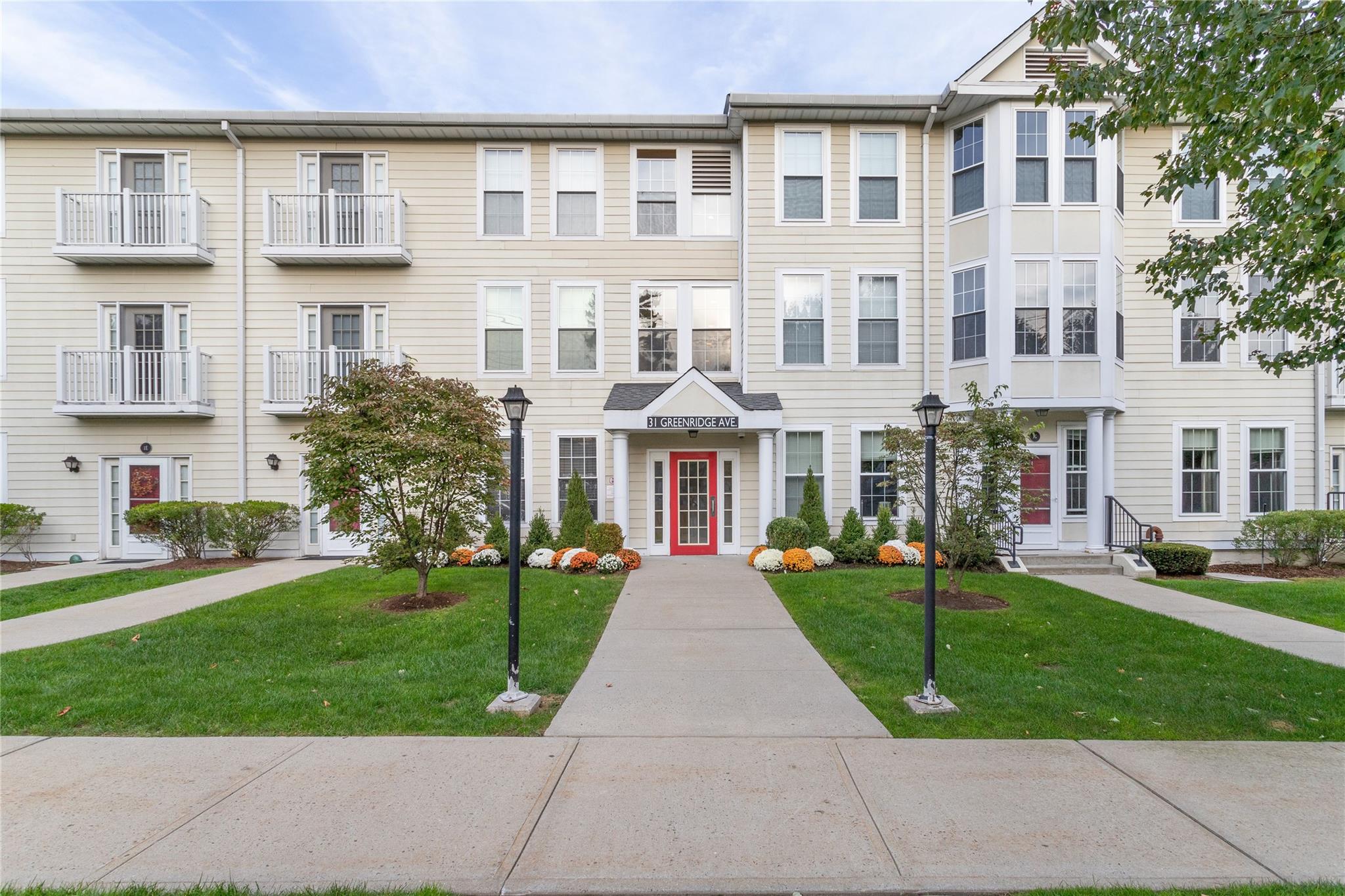 31 Greenridge Avenue Unit: 1P