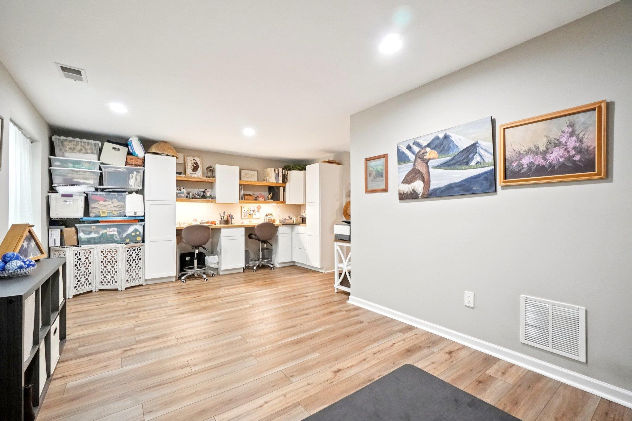 2602 Hawthorn Way