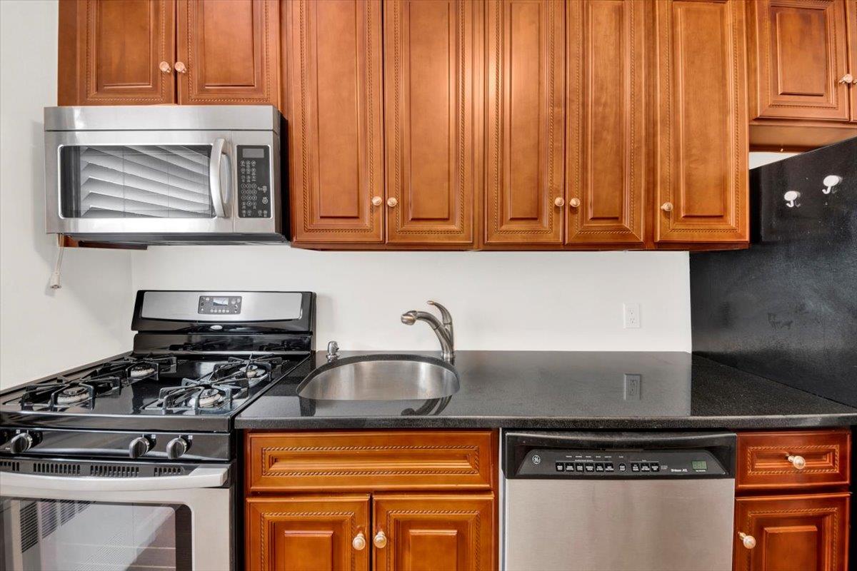 10 South Unit: 2F