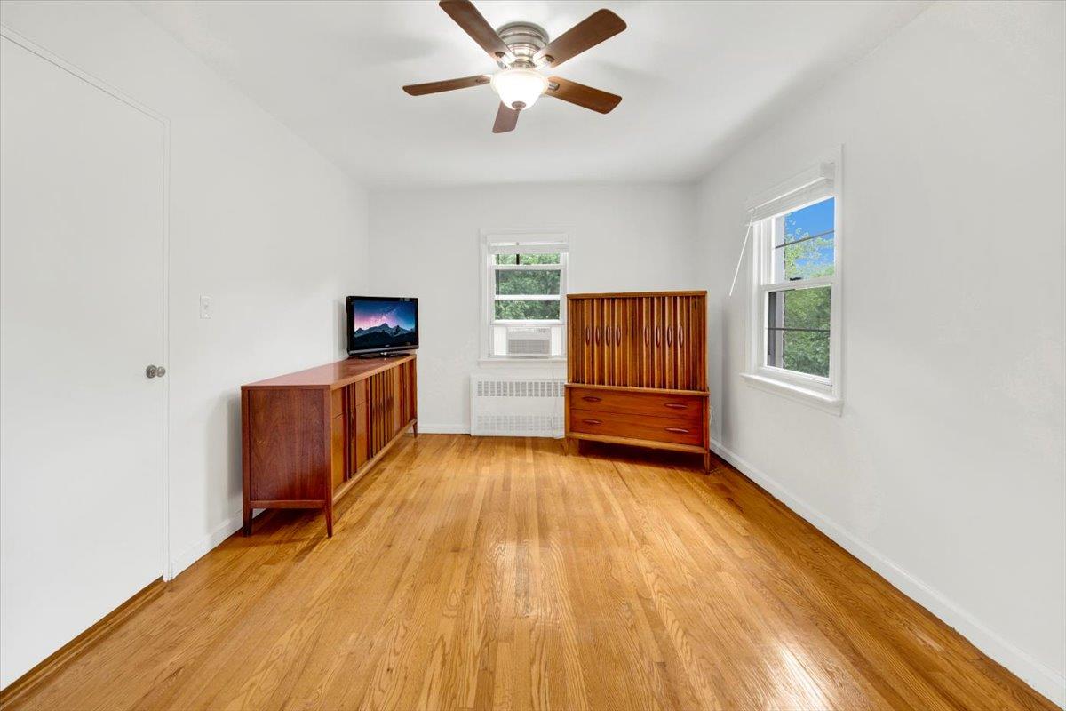 10 South Unit: 2F