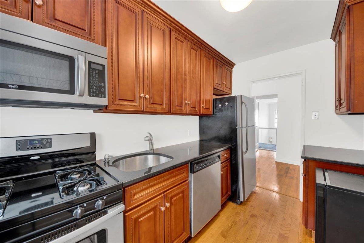 10 South Unit: 2F