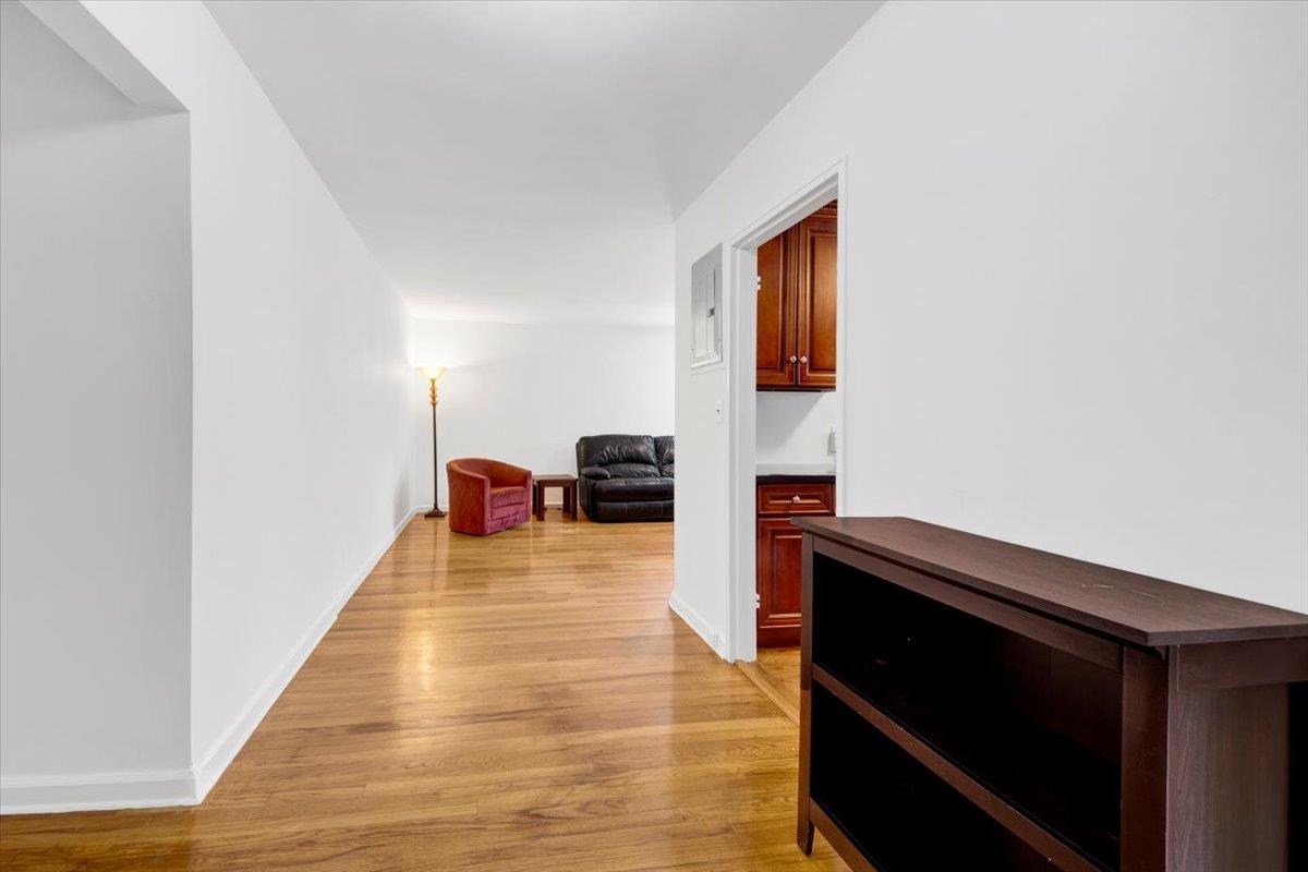 10 South Unit: 2F