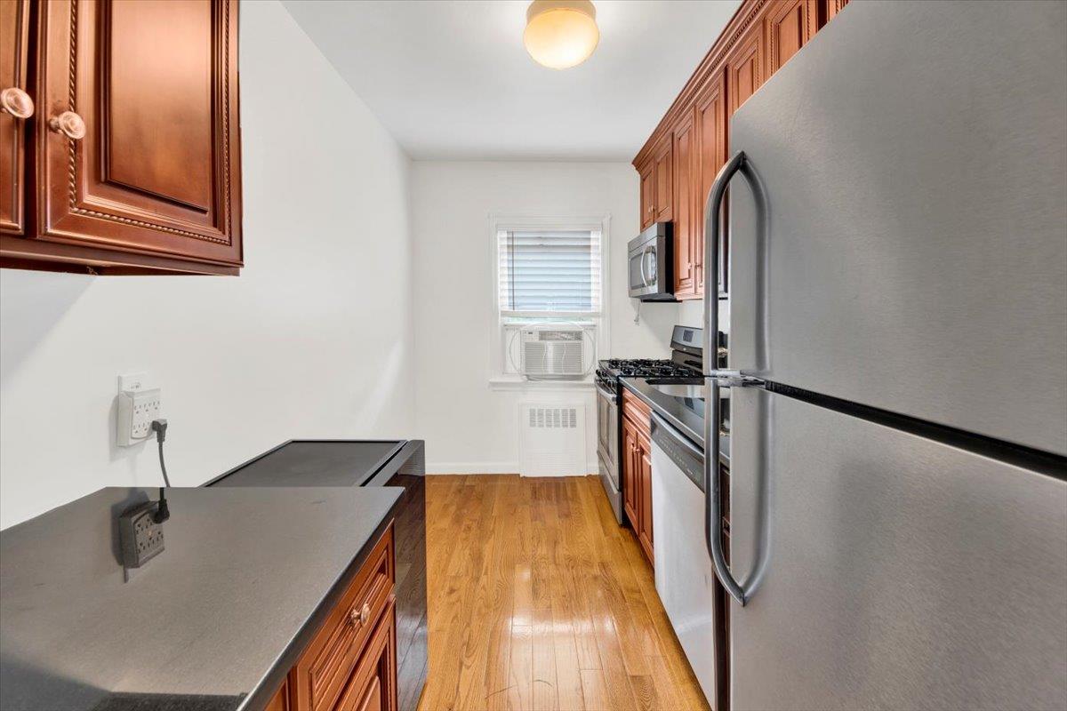 10 South Unit: 2F