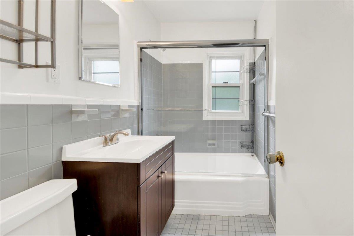 10 South Unit: 2F