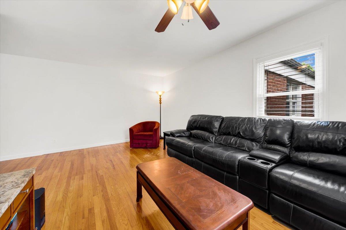 10 South Unit: 2F