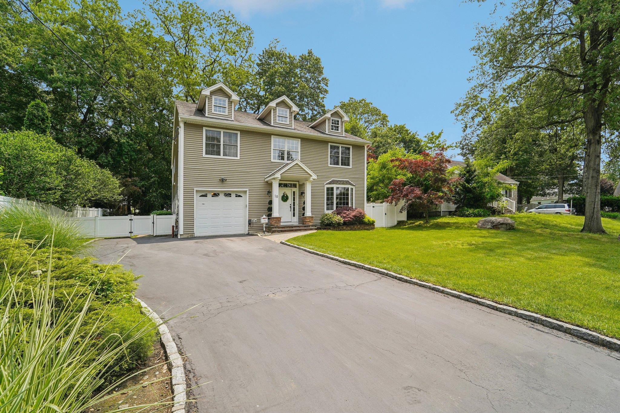 10 Willow Drive