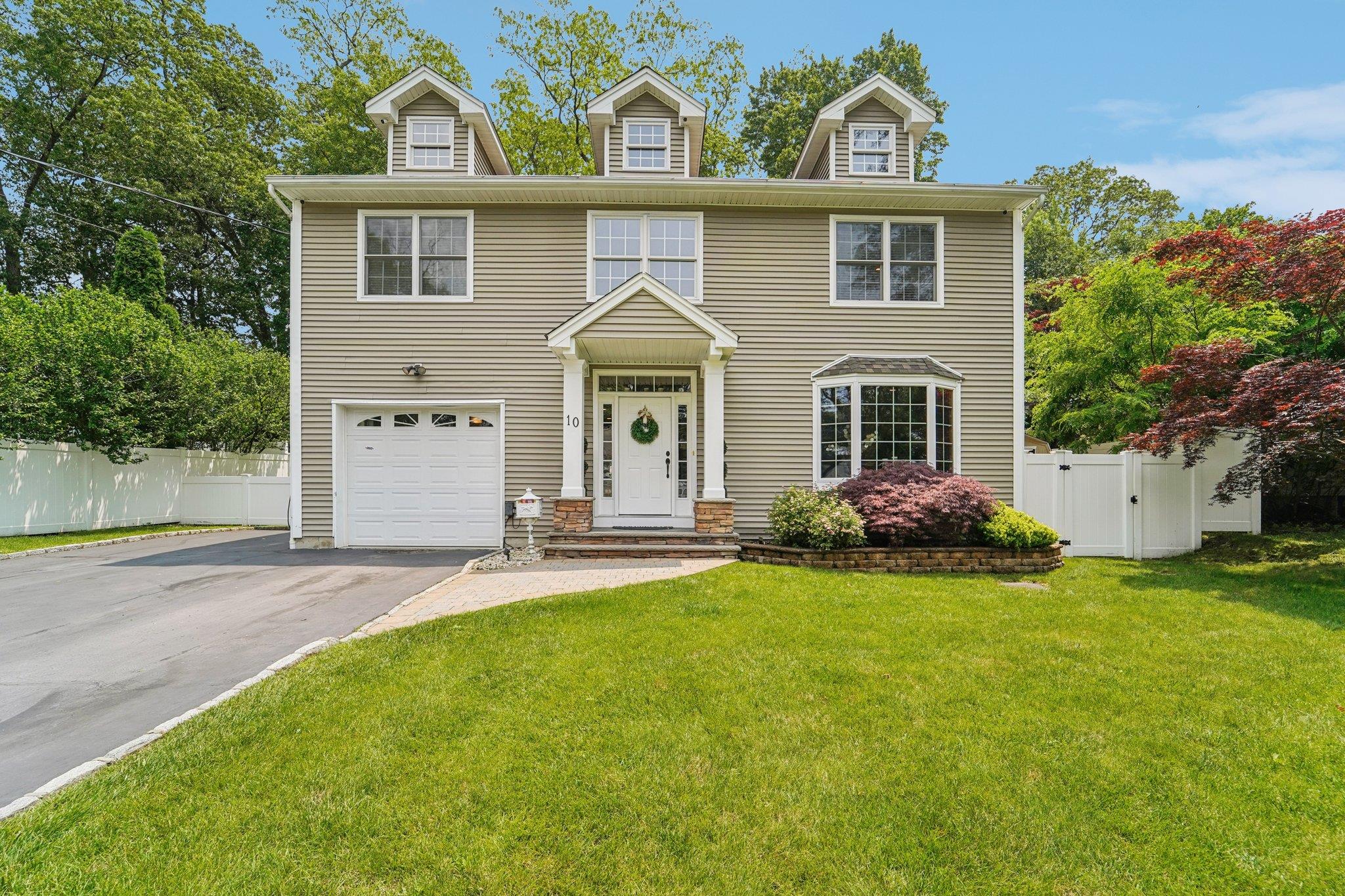 10 Willow Drive
