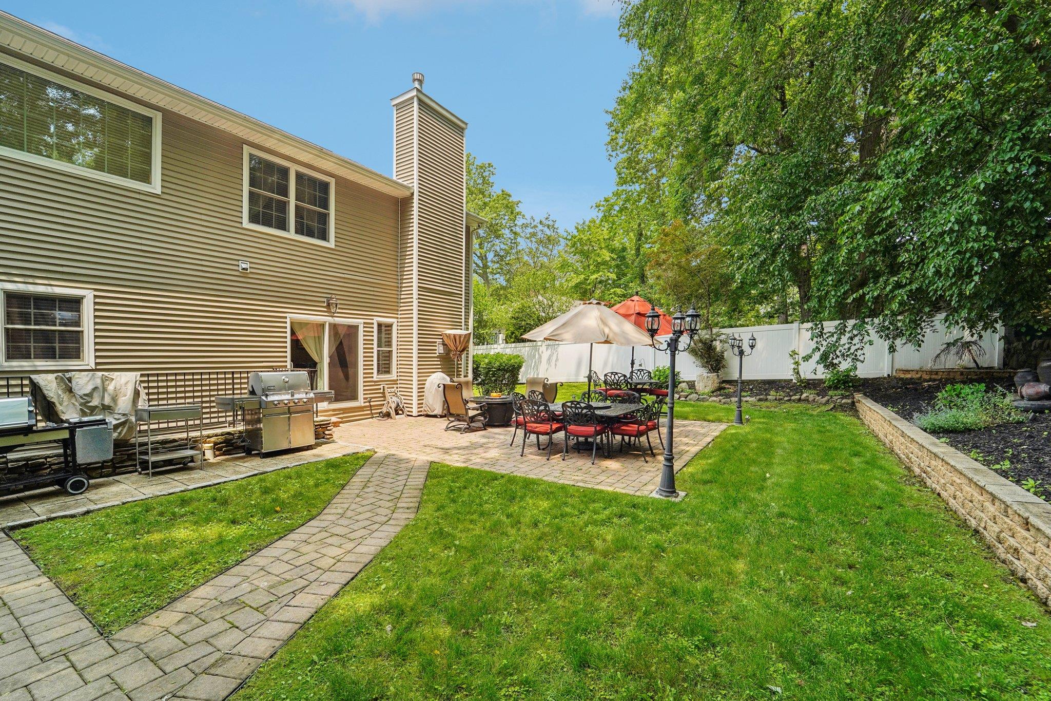 10 Willow Drive