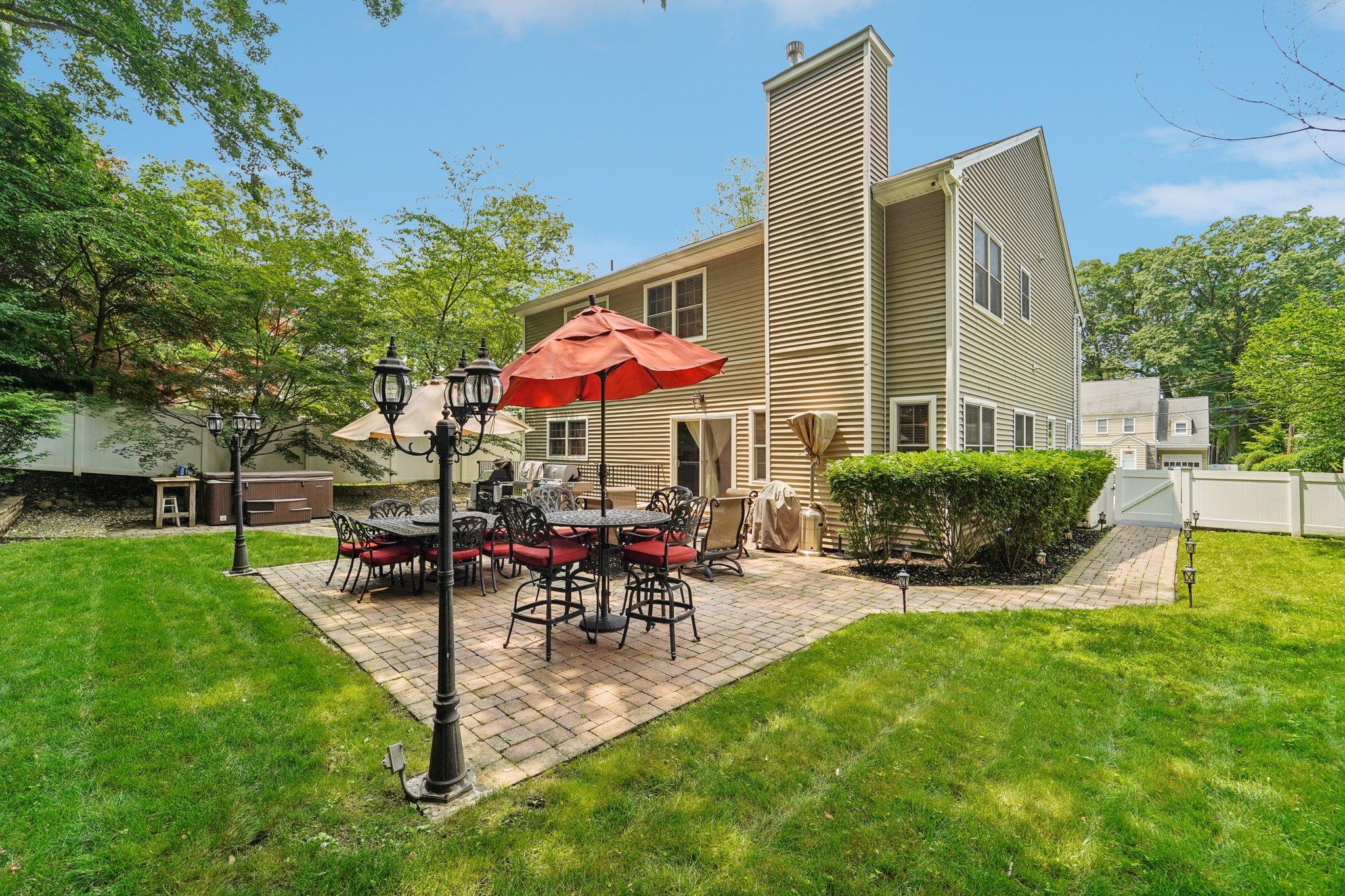 10 Willow Drive