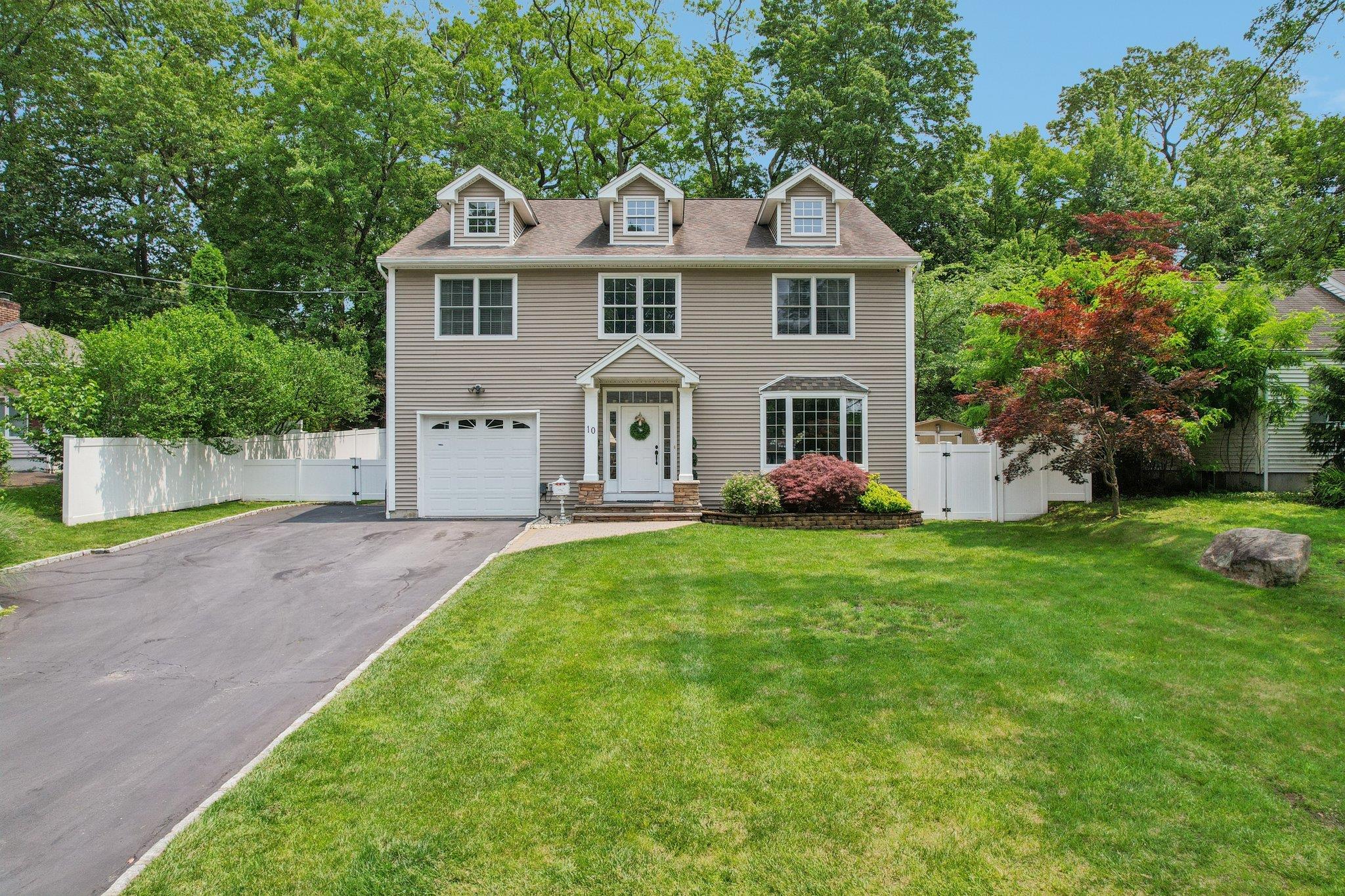 10 Willow Drive