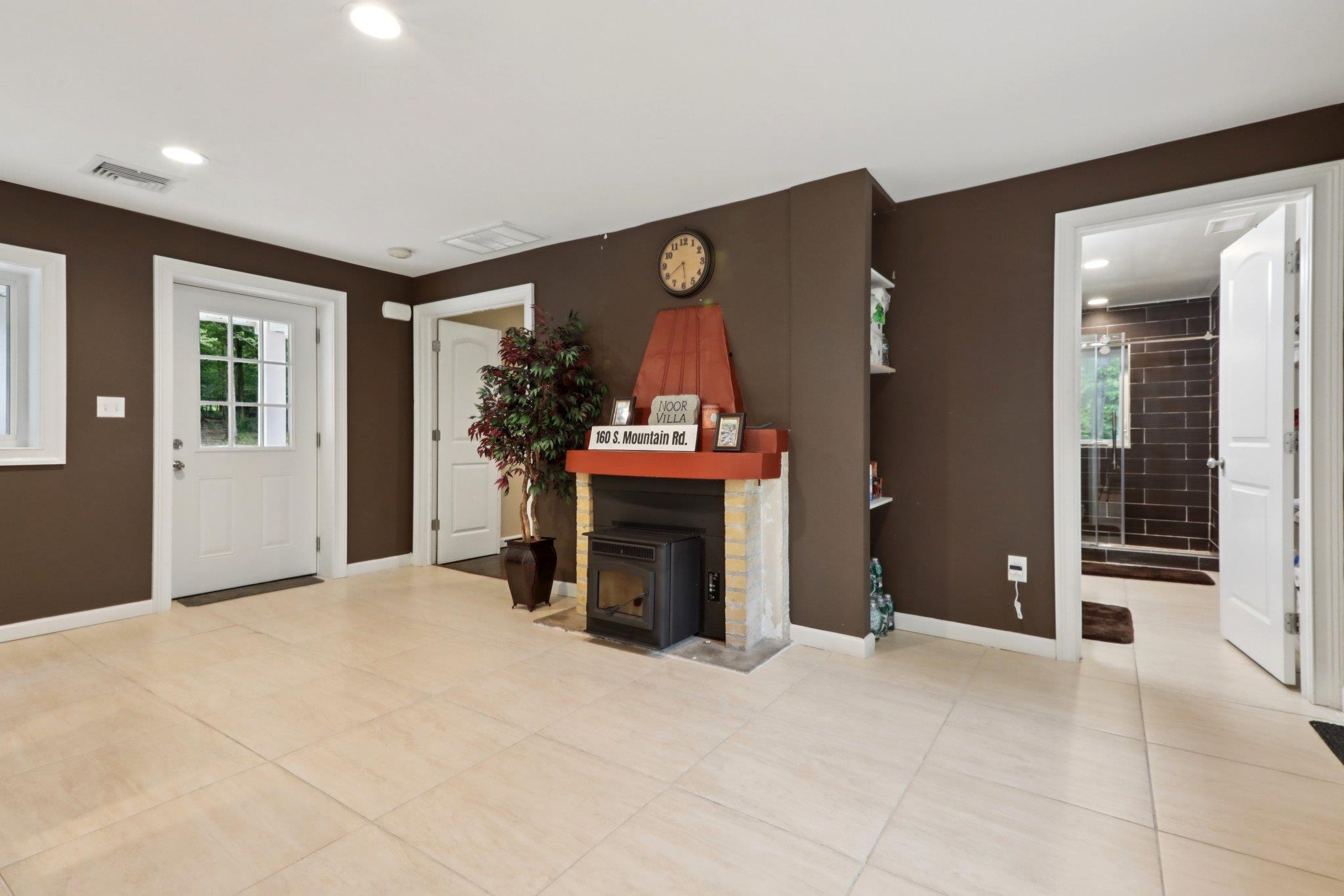160 S Mountain Road