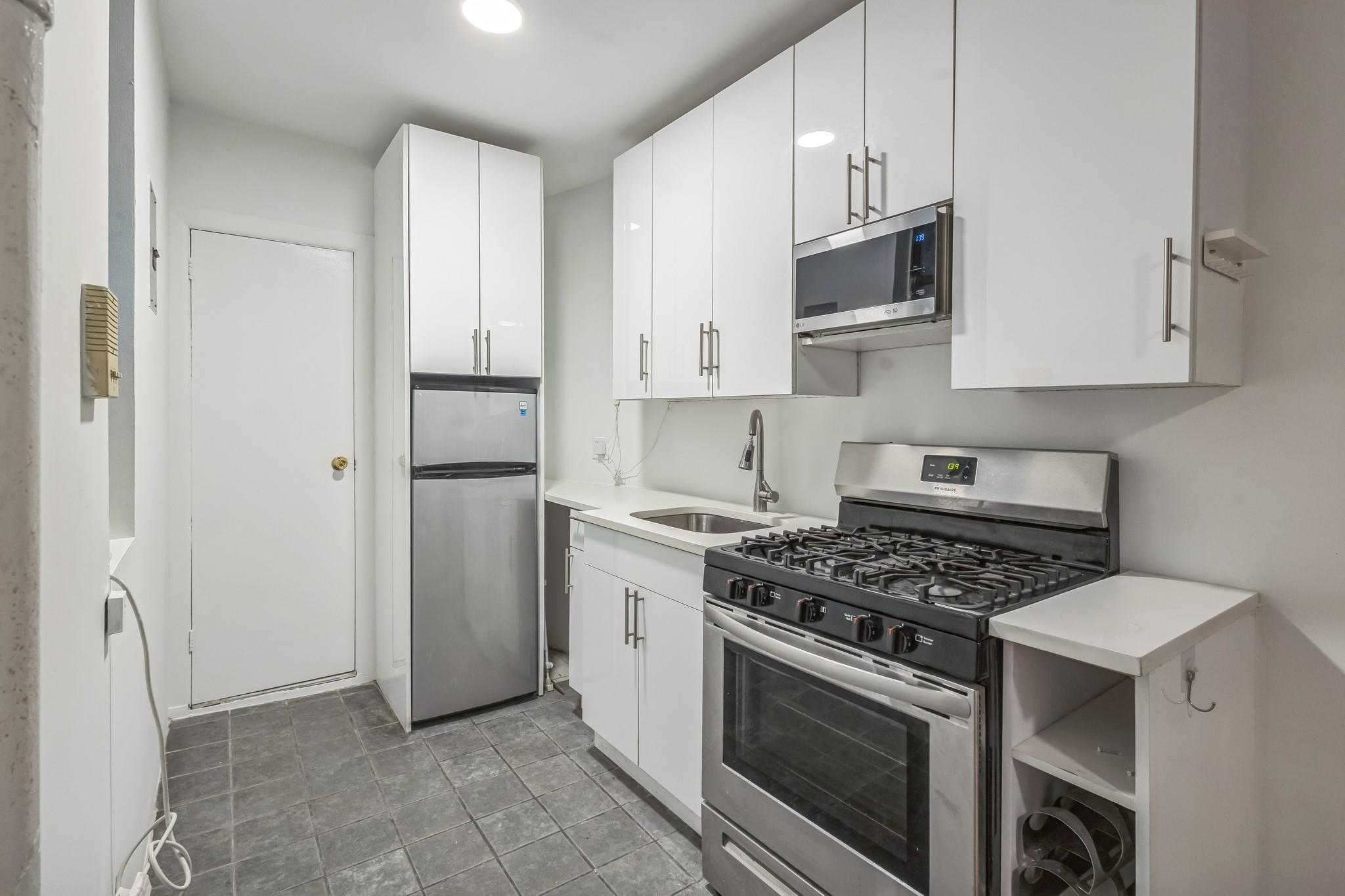 246 E 90th Street Unit: 3C