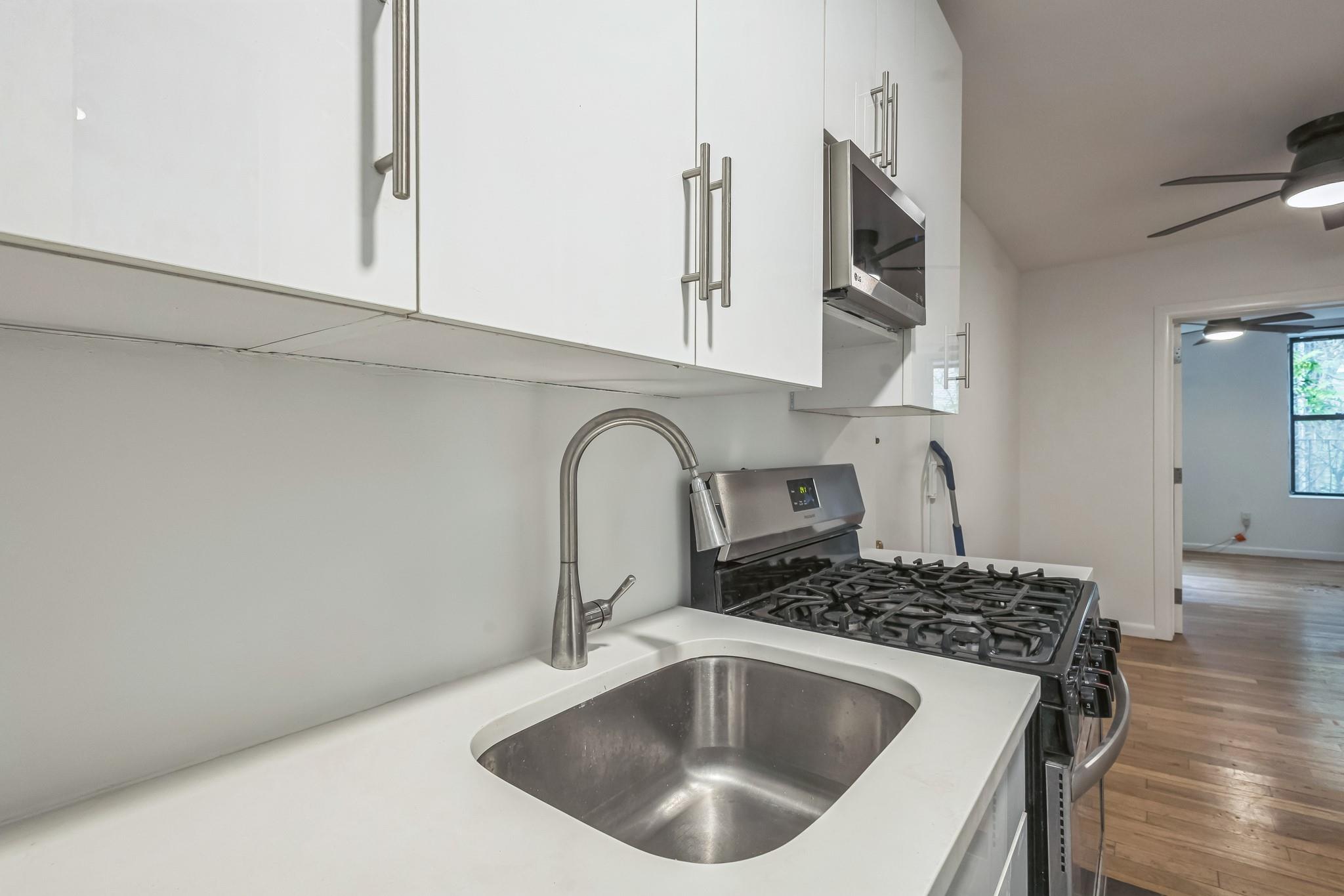 246 E 90th Street Unit: 3C