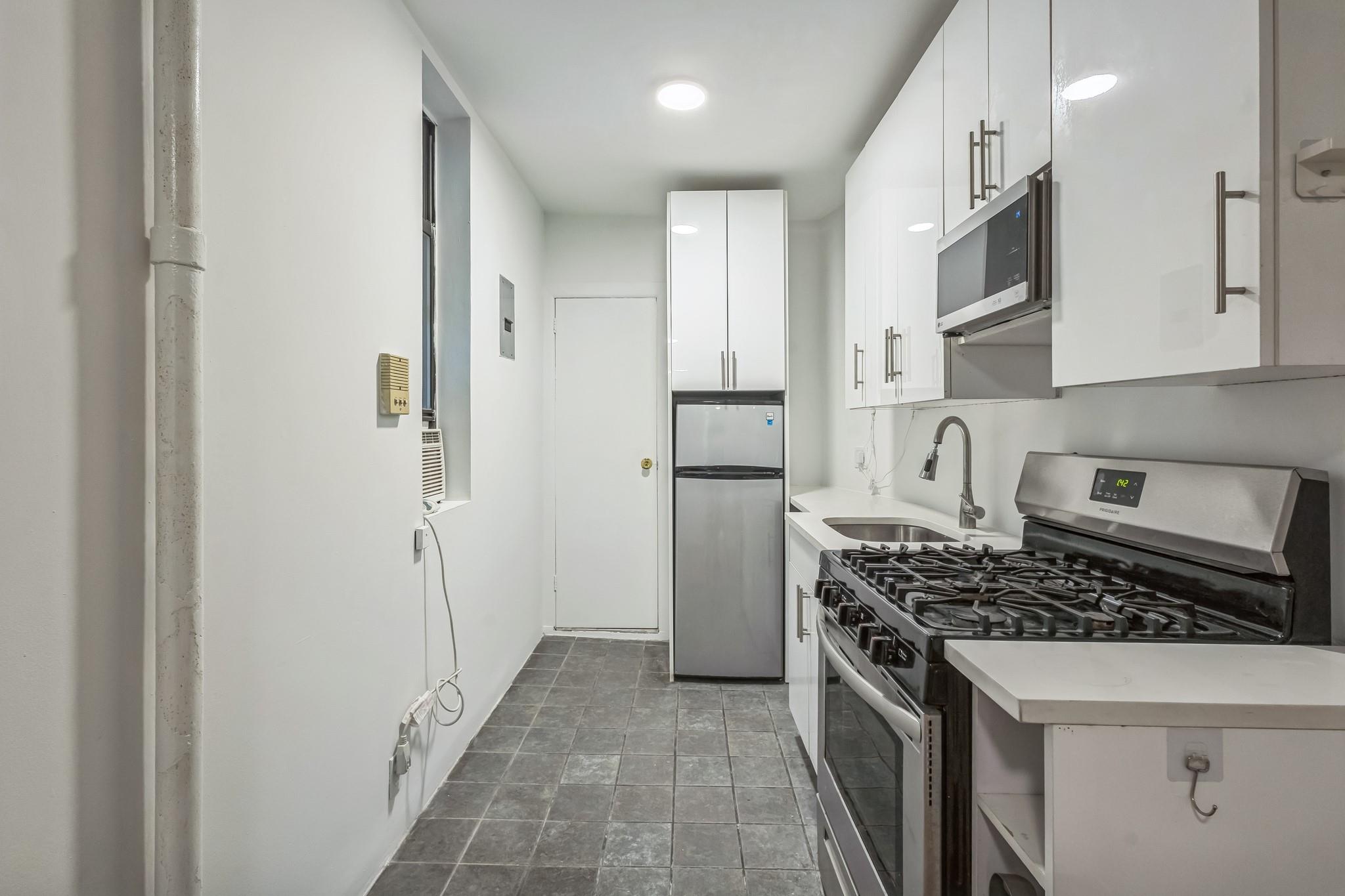 246 E 90th Street Unit: 3C