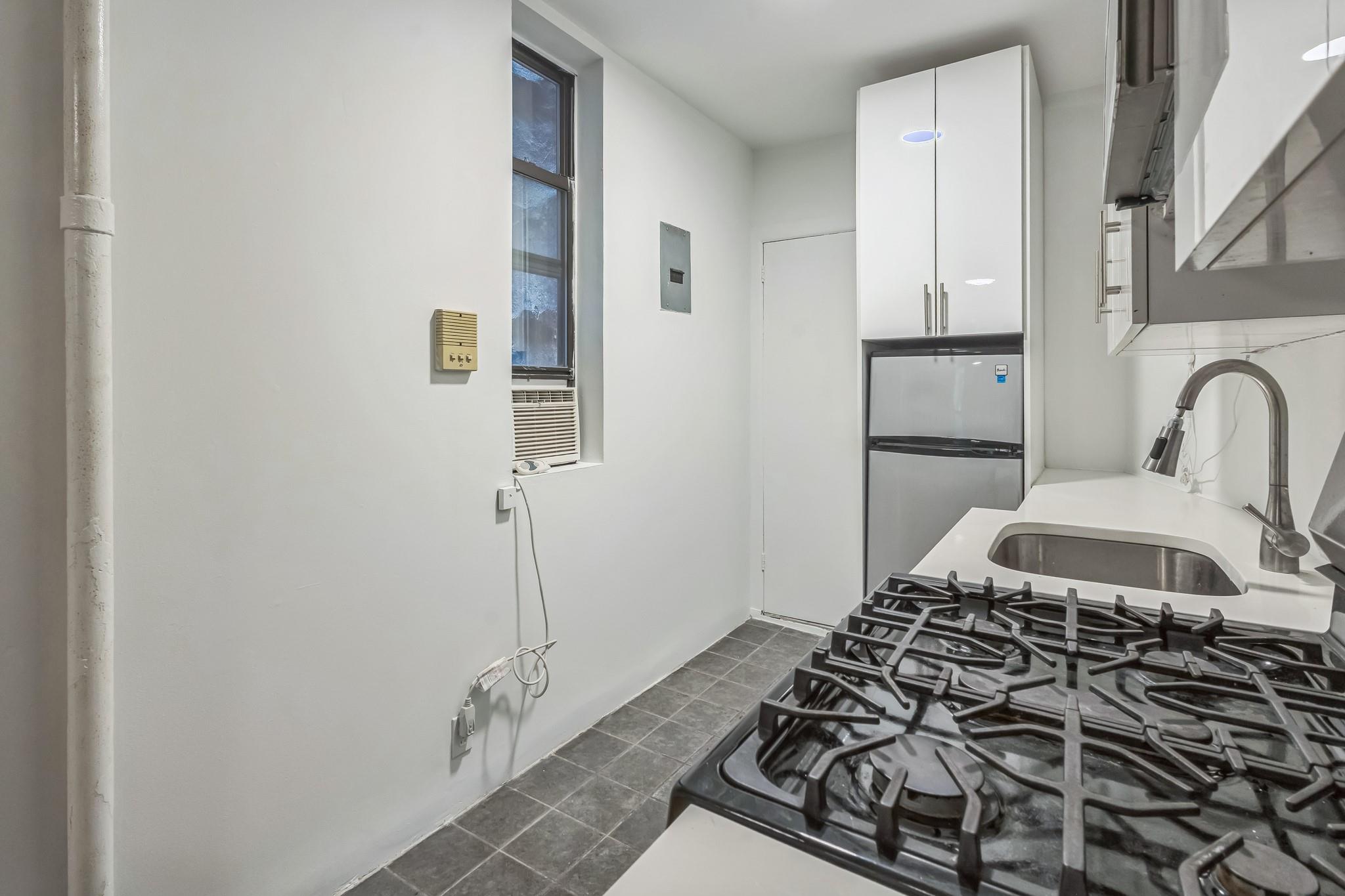 246 E 90th Street Unit: 3C