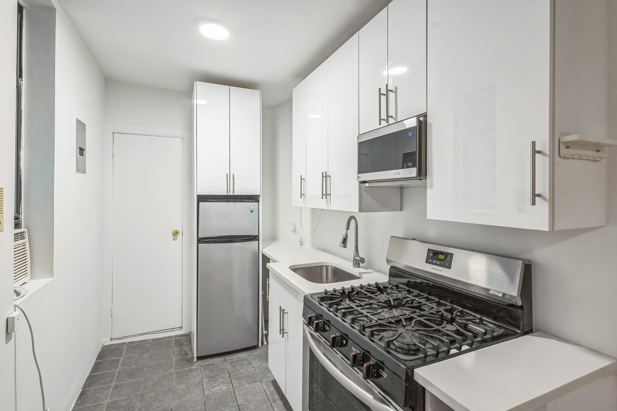 246 E 90th Street Unit: 3C