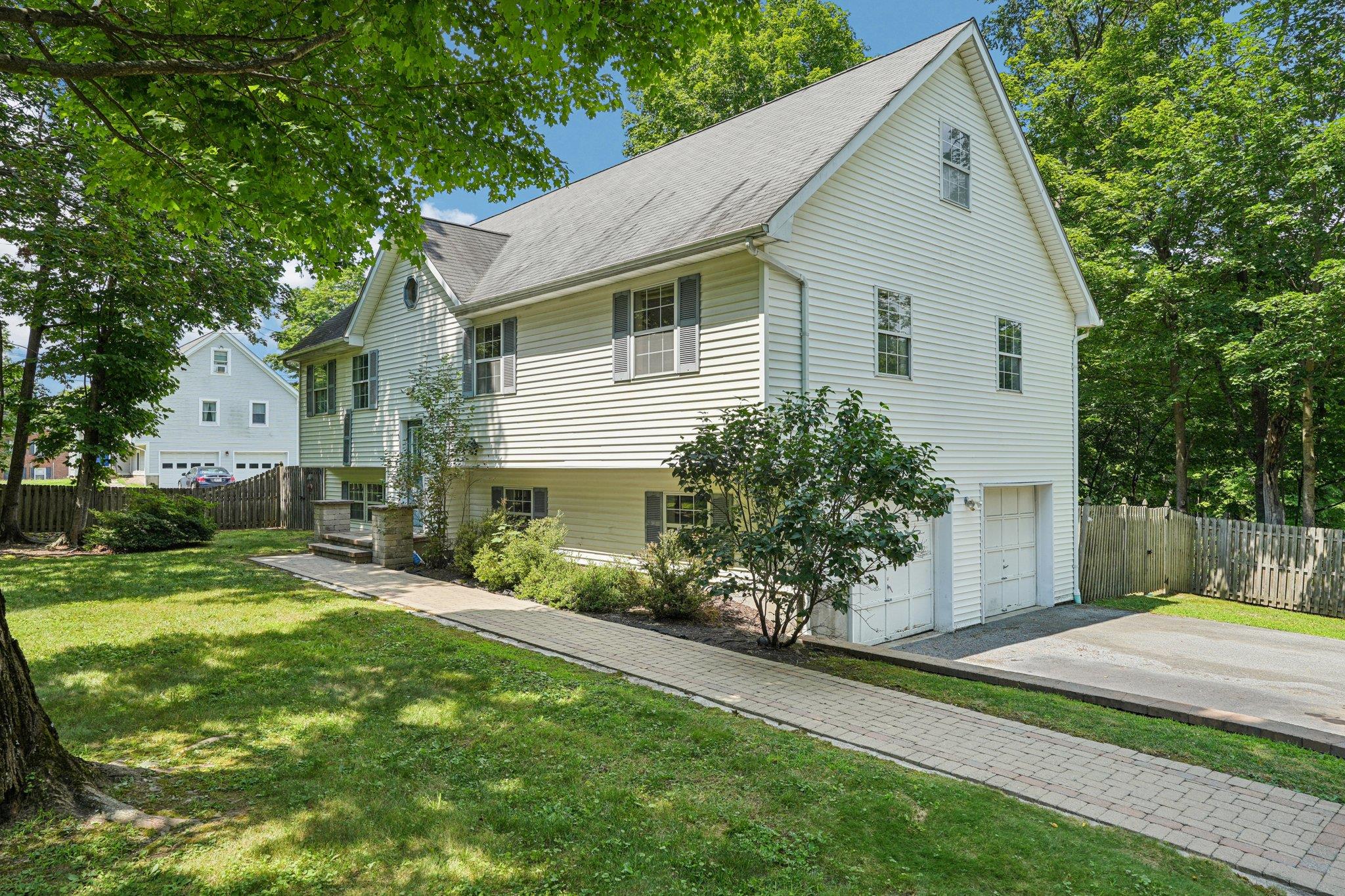 28 Old Craigville Road
