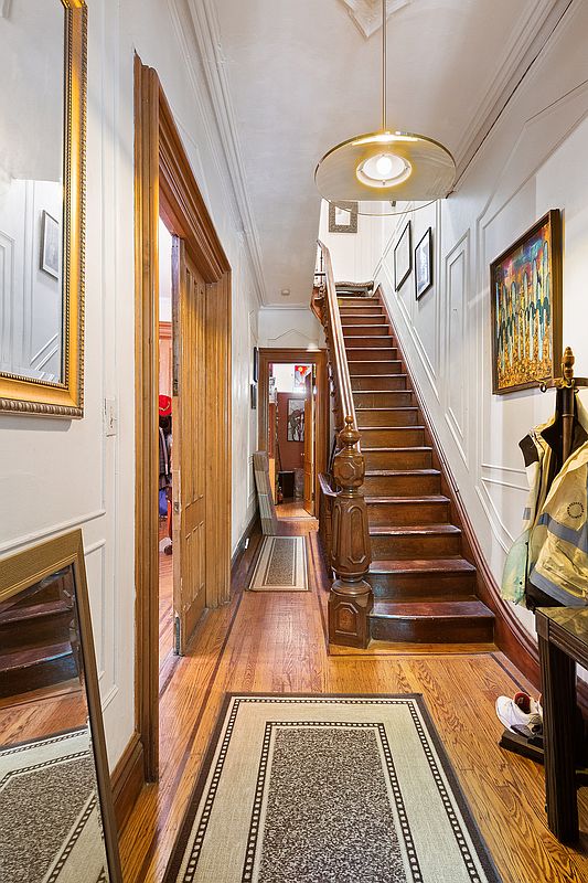 109 Lincoln Place