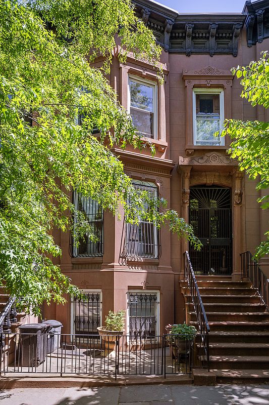 109 Lincoln Place