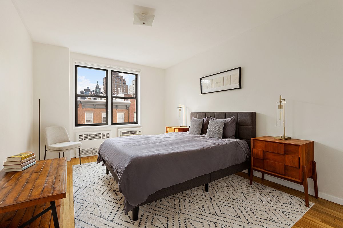 211 E 18th Street 4-P