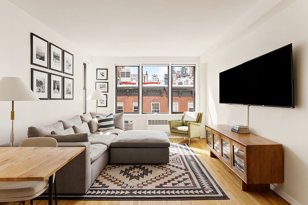 211 E 18th Street 4-P