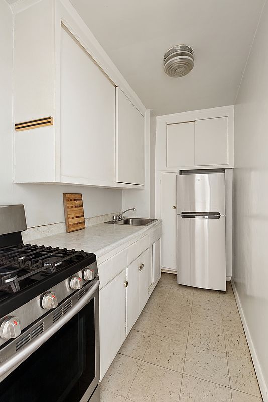 211 E 18th Street 4-P