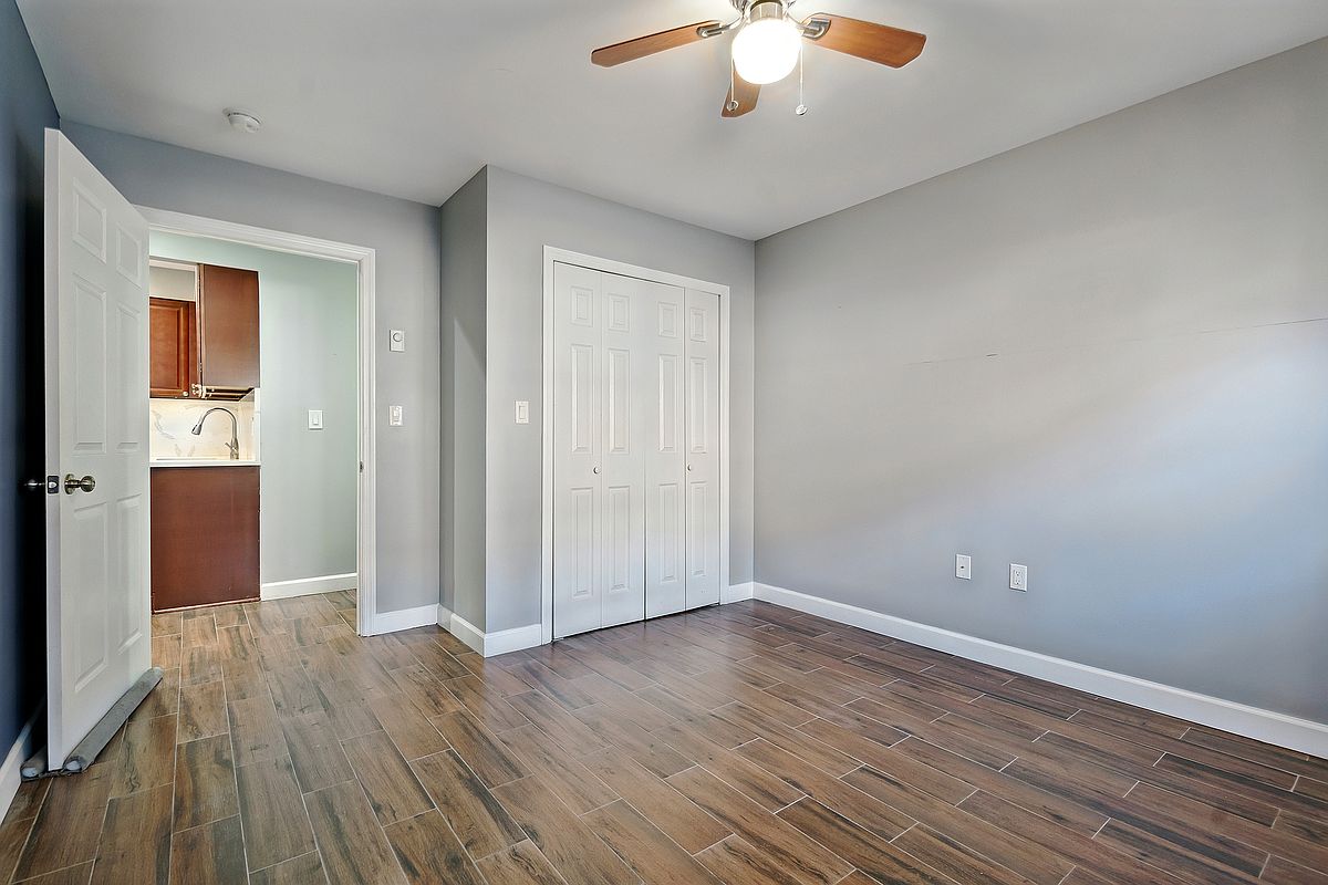 31-23 Crescent Street 1-D