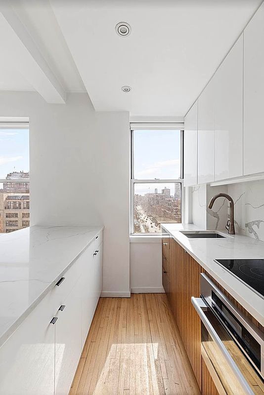 365 W 20th Street 14-E