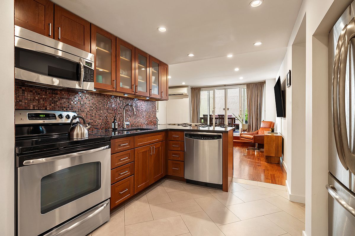 105 E 19th Street GARDEN