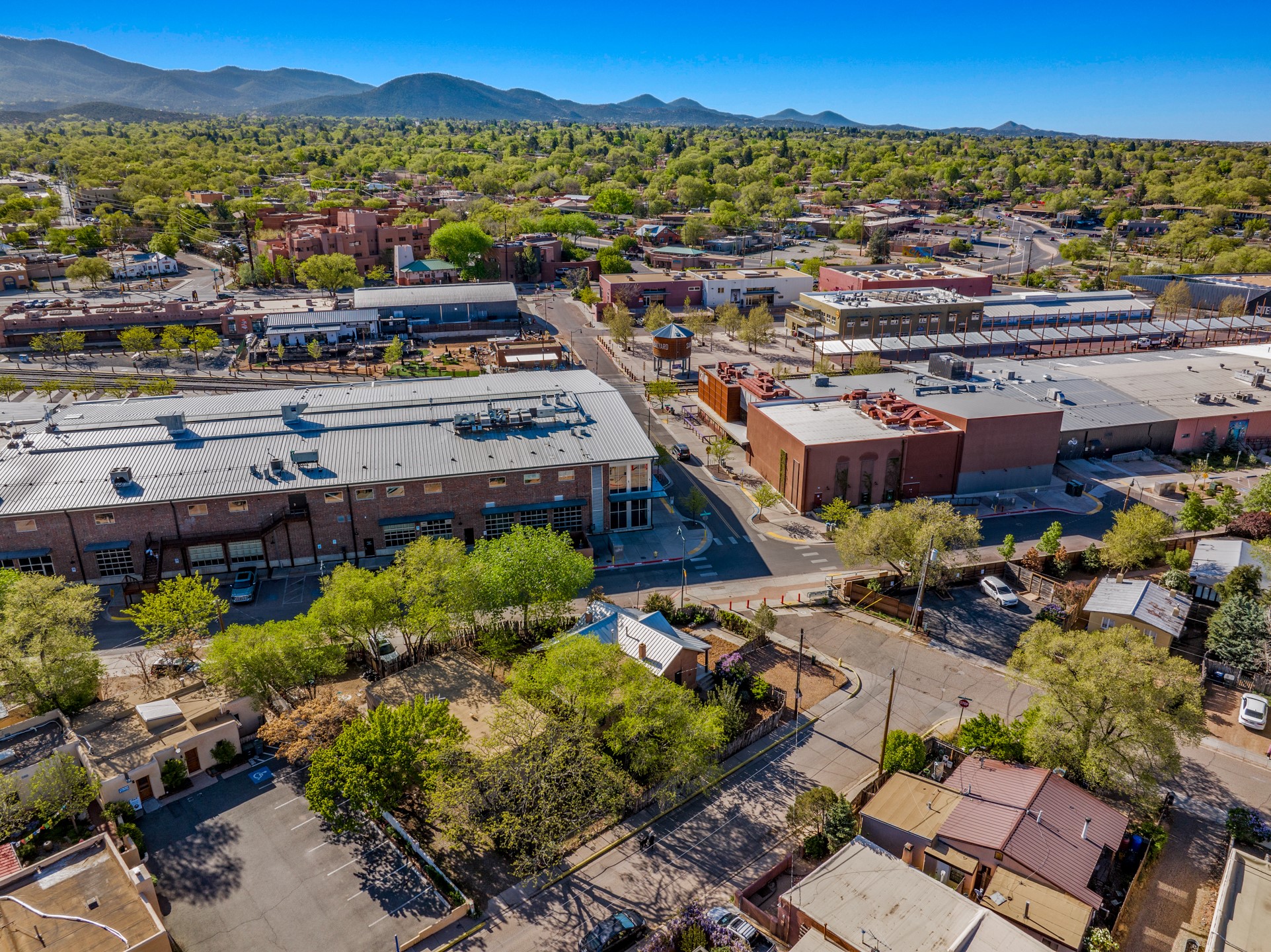 701 W Manhattan Avenue