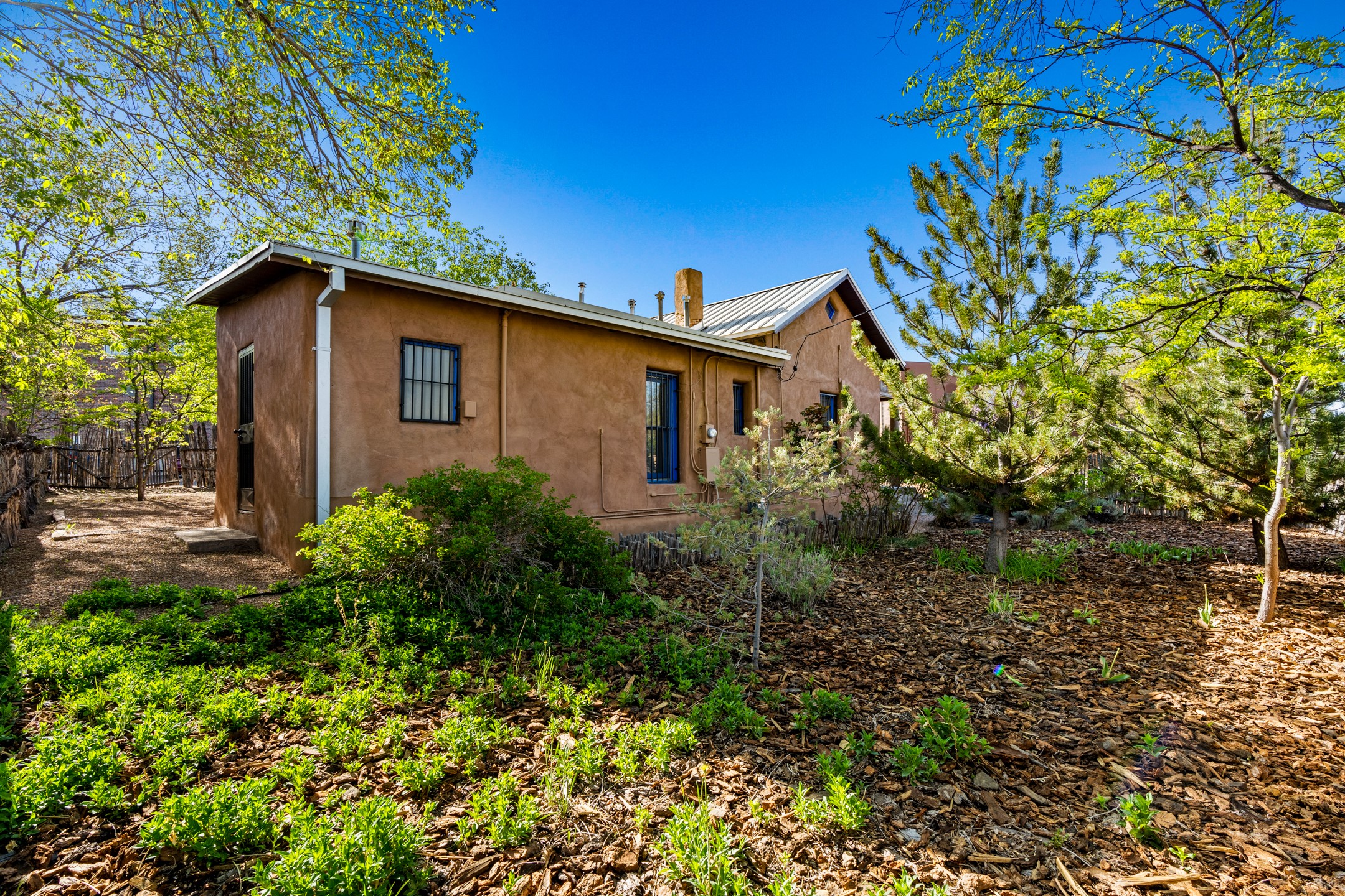 701 W Manhattan Avenue