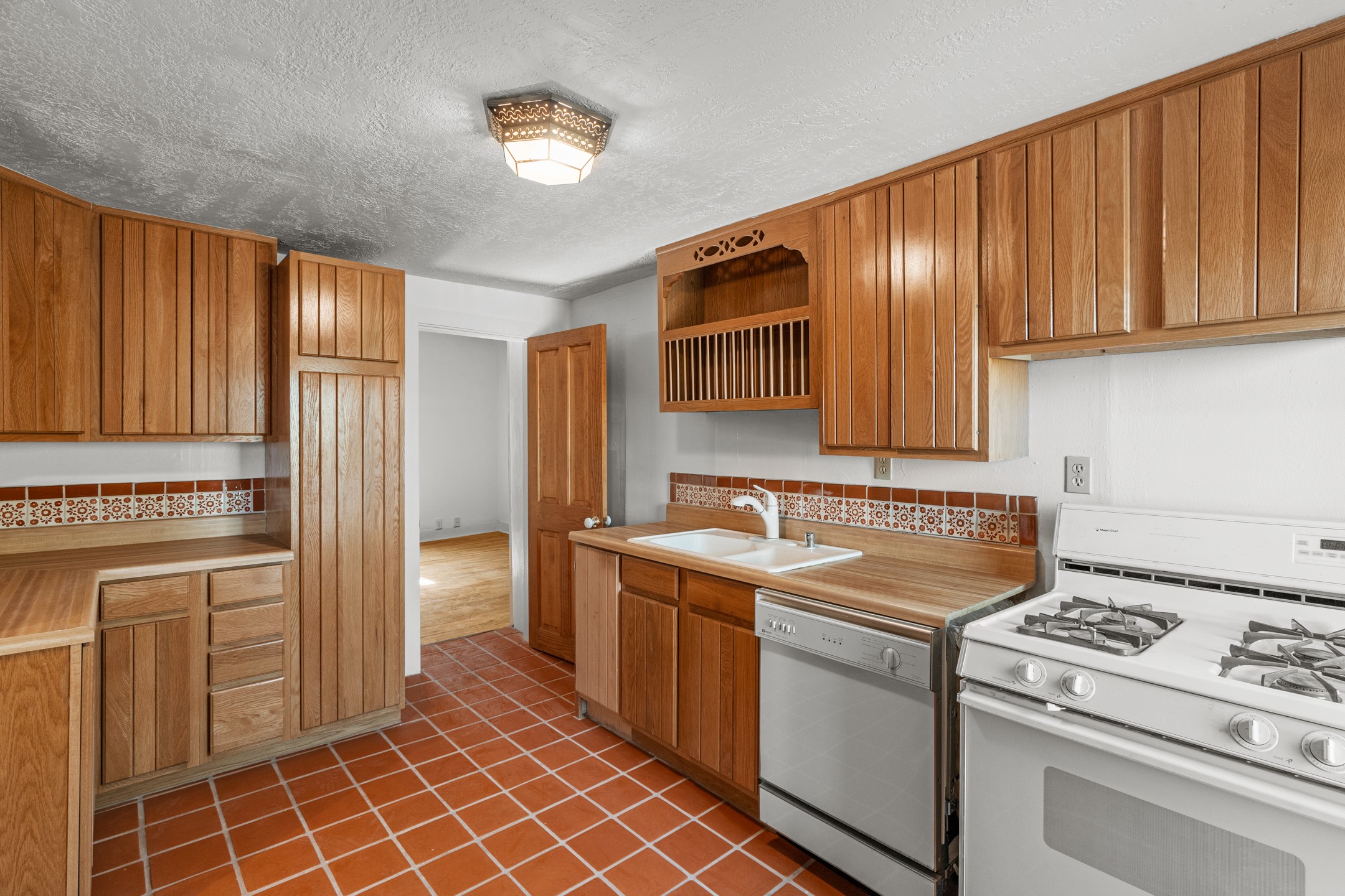 701 W Manhattan Avenue