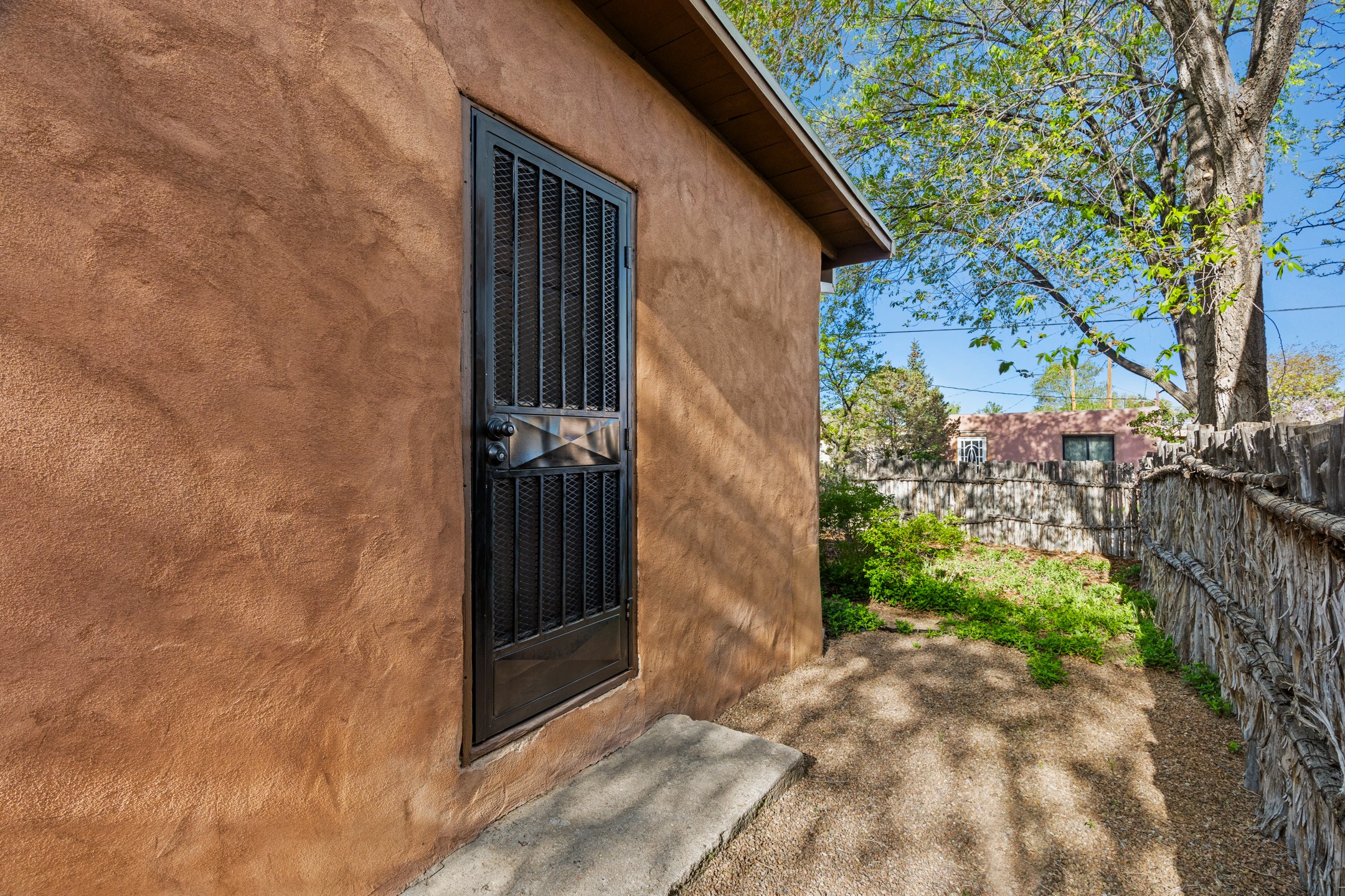 701 W Manhattan Avenue