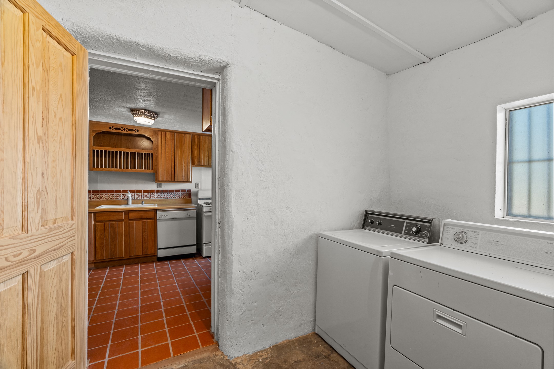 701 W Manhattan Avenue