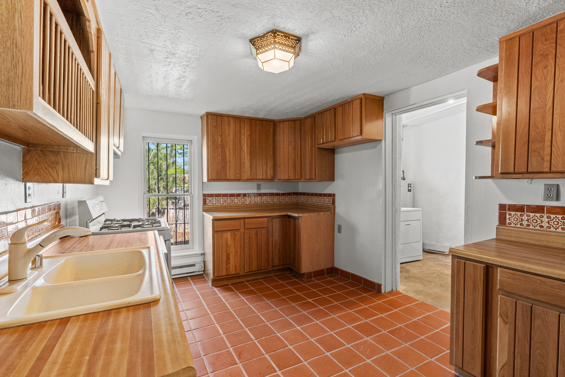 701 W Manhattan Avenue