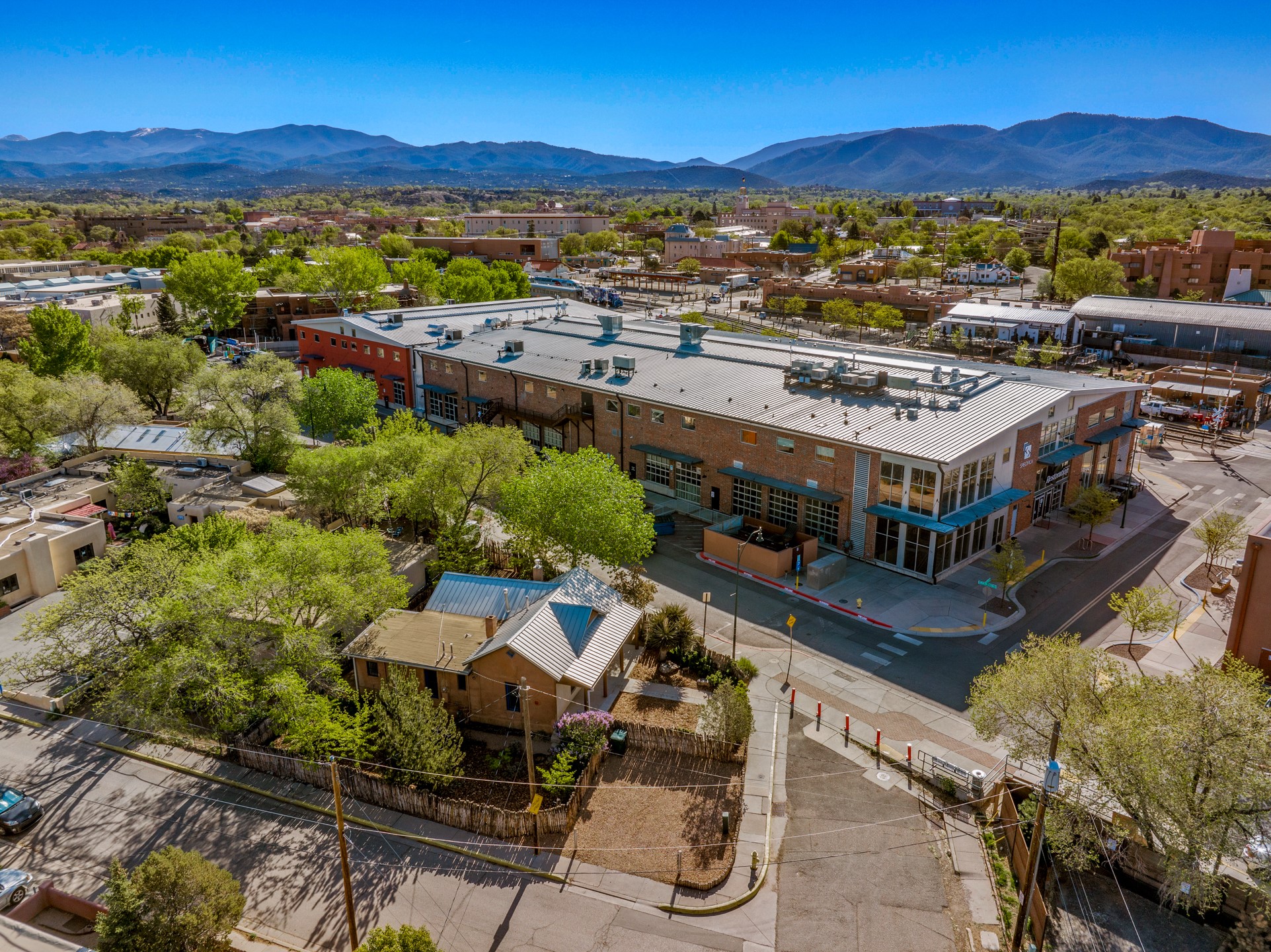 701 W Manhattan Avenue