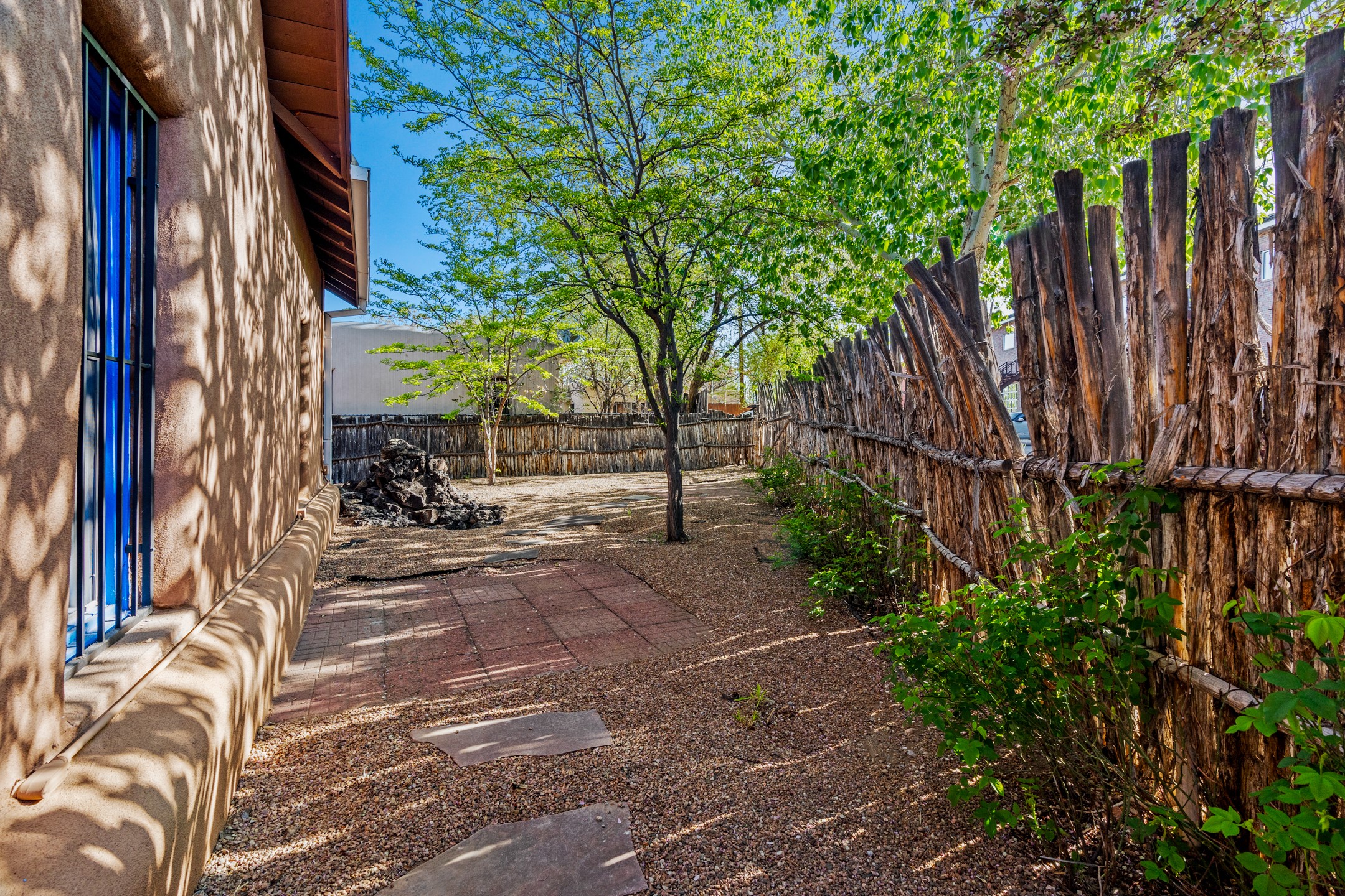 701 W Manhattan Avenue