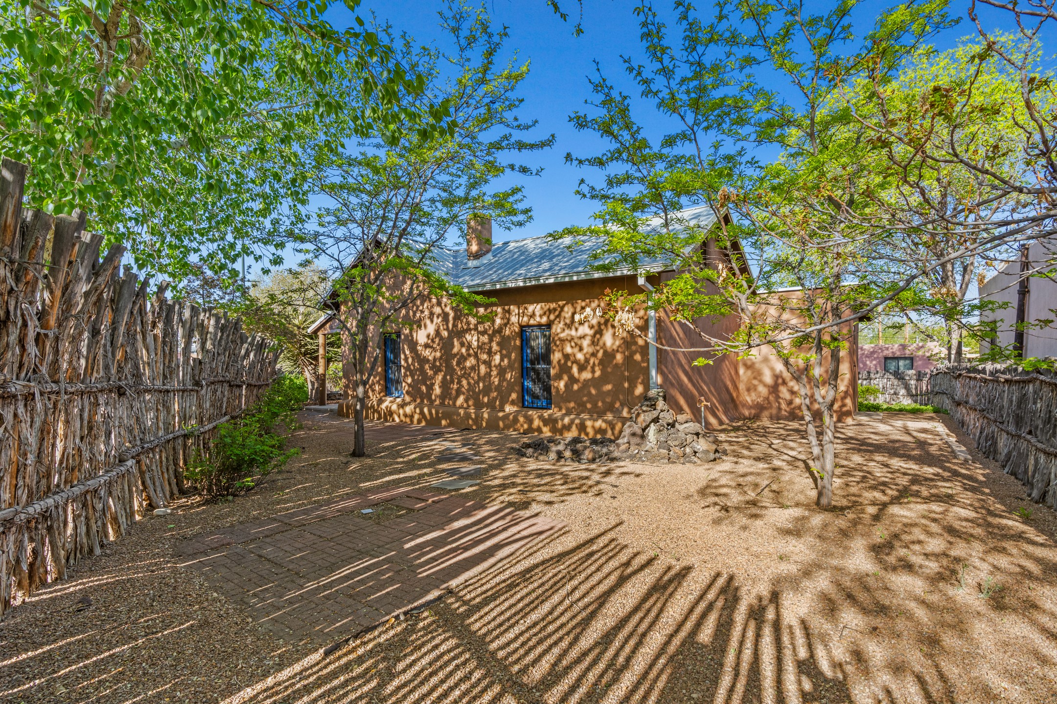 701 W Manhattan Avenue