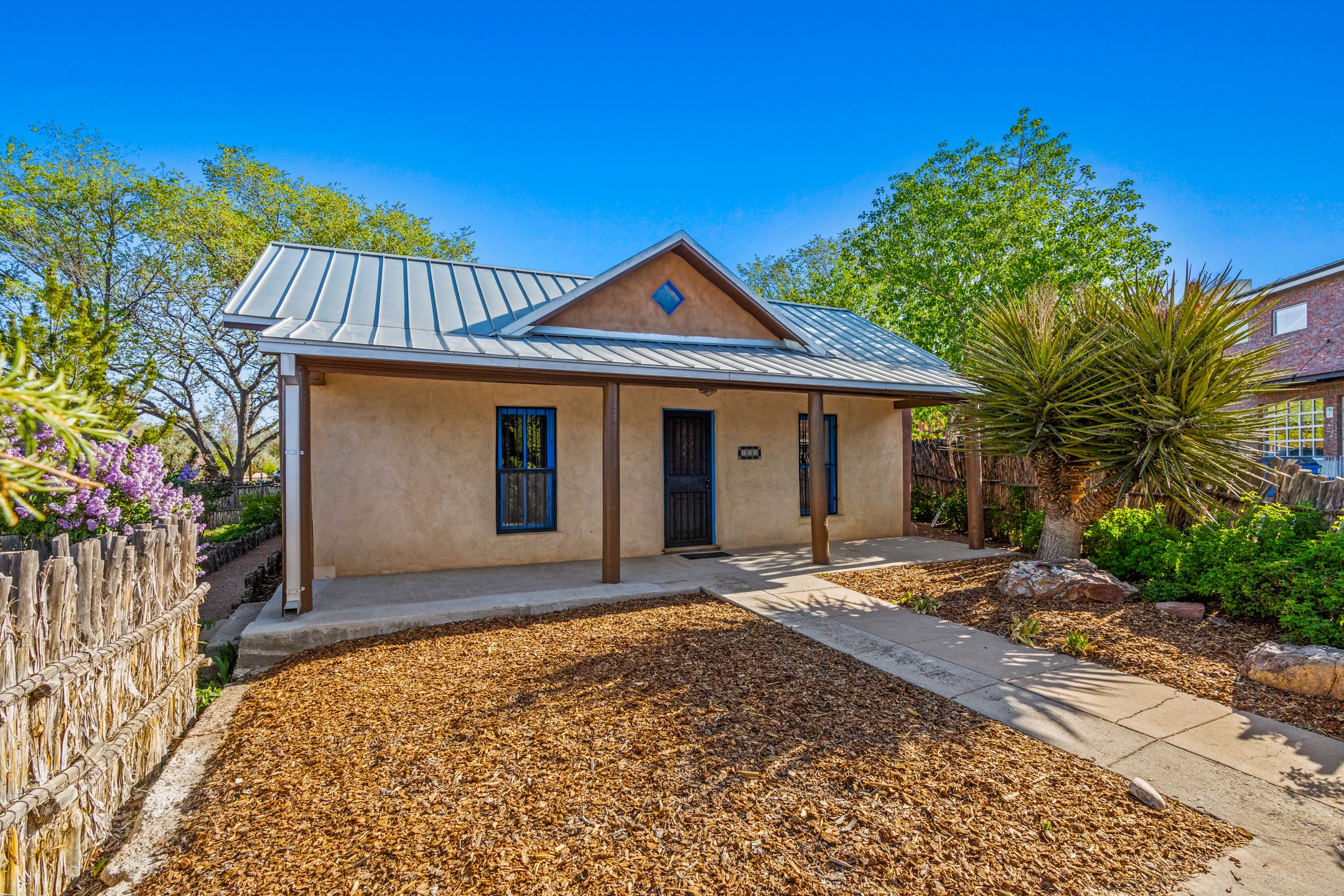 701 W Manhattan Avenue