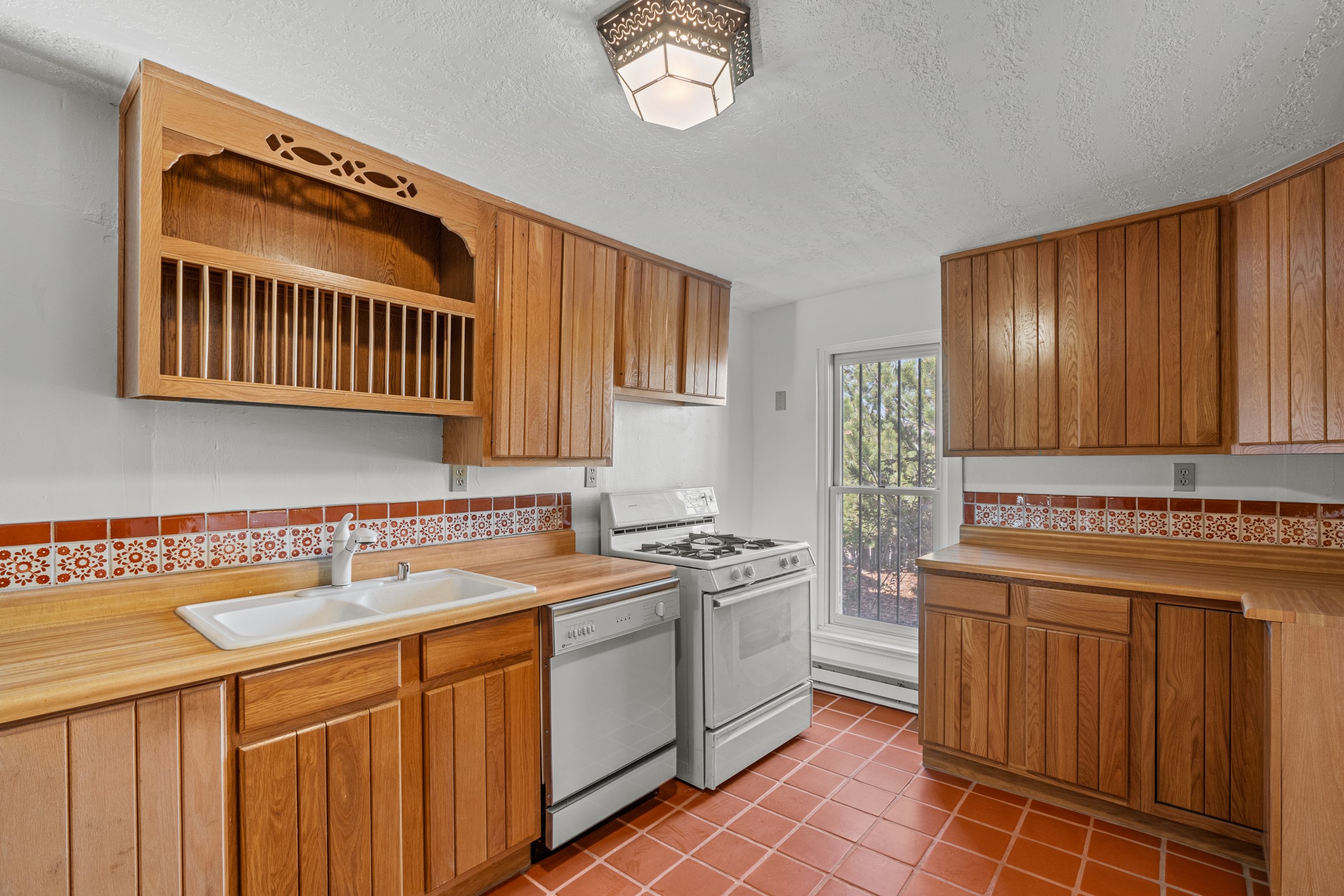 701 W Manhattan Avenue