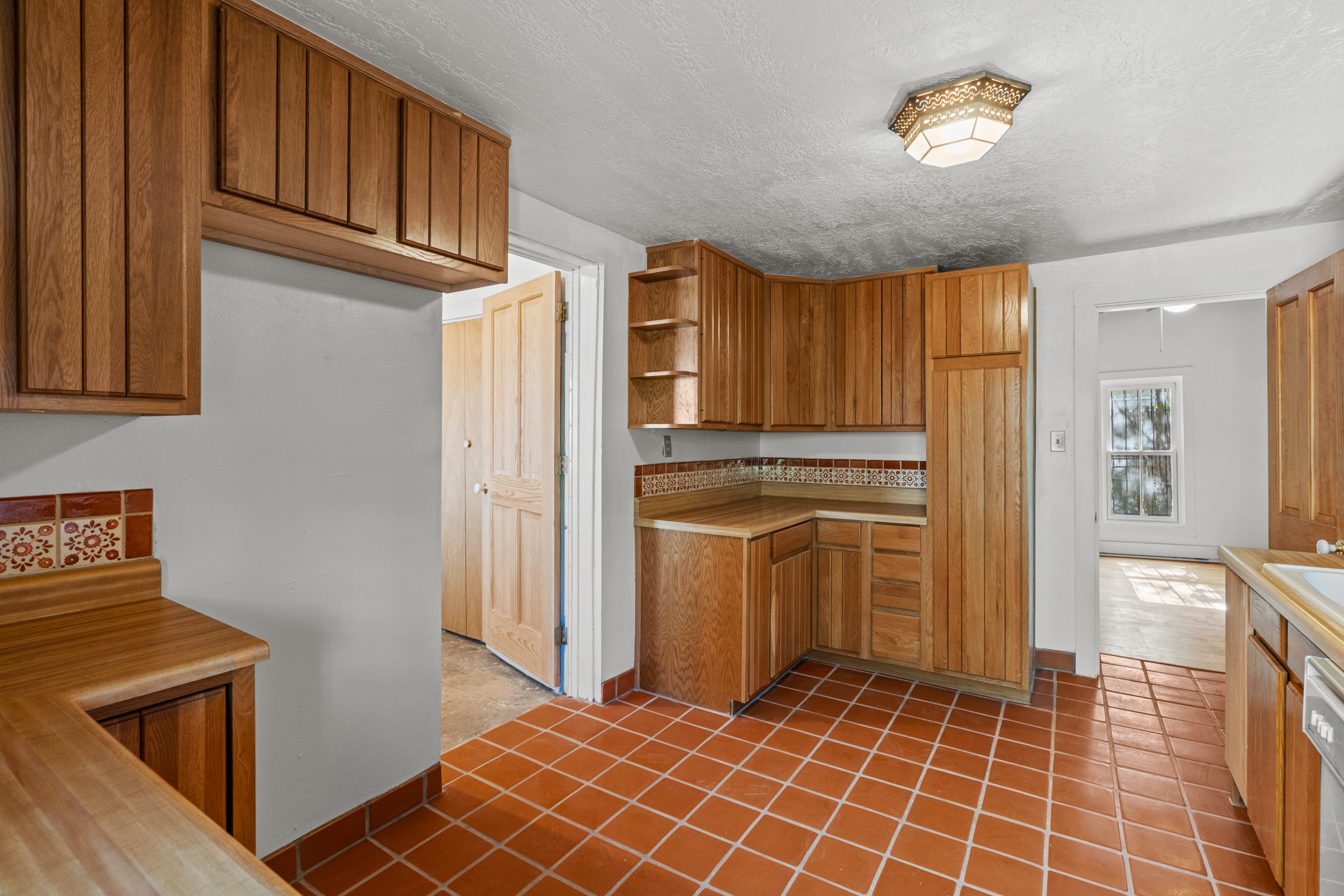 701 W Manhattan Avenue