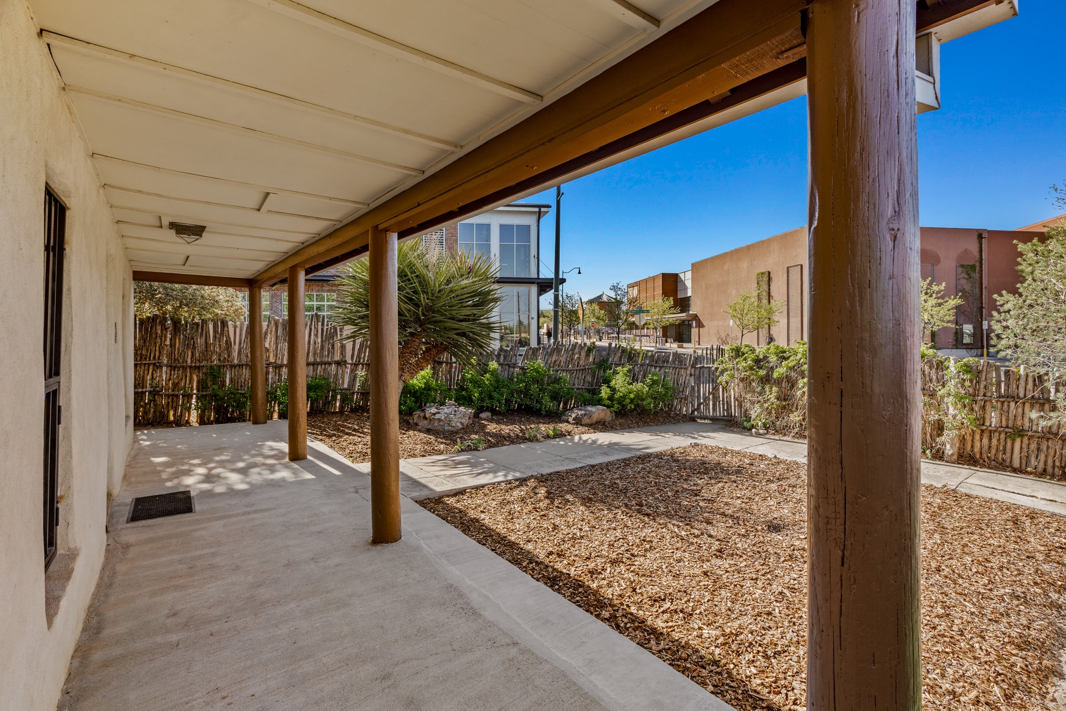 701 W Manhattan Avenue