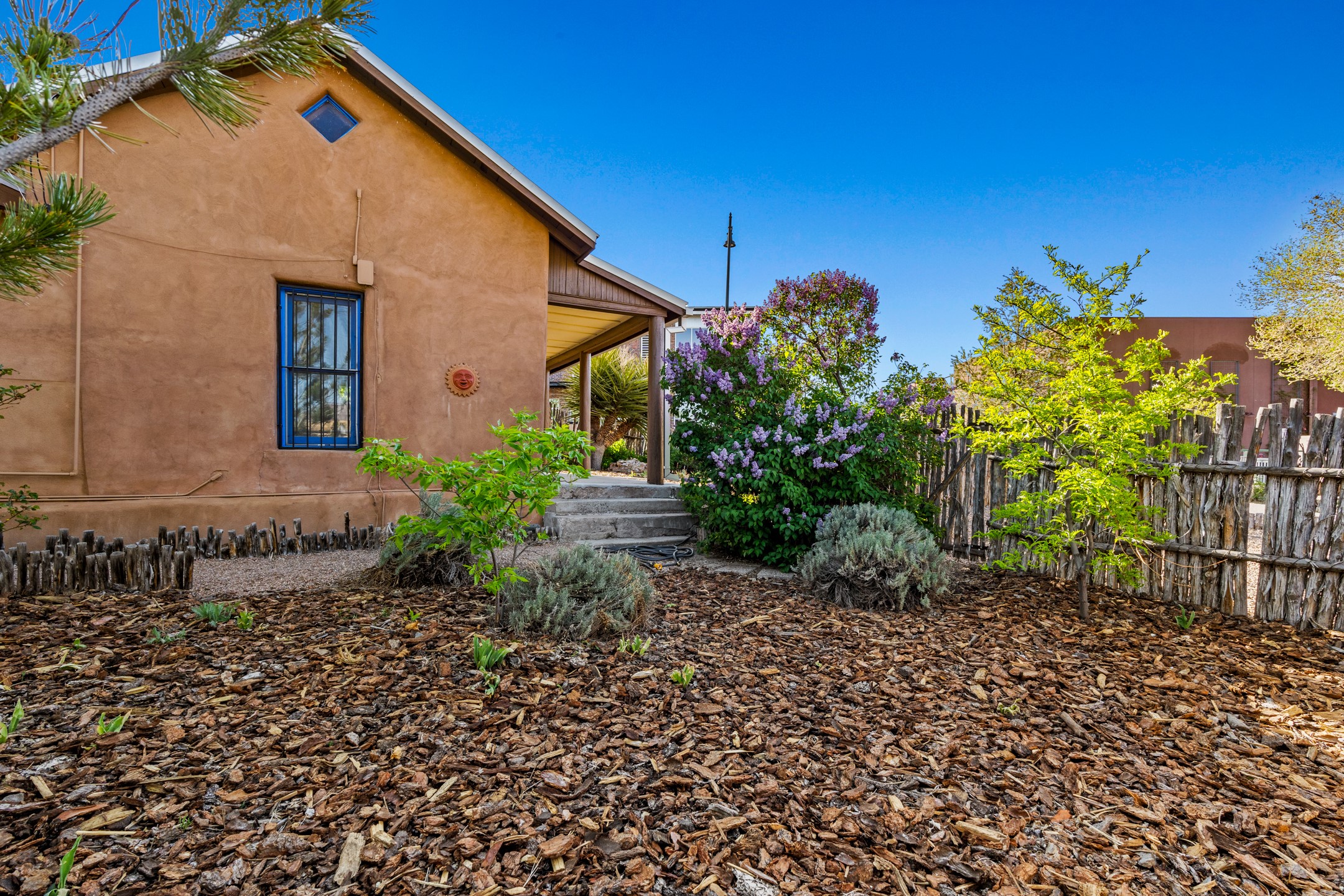 701 W Manhattan Avenue