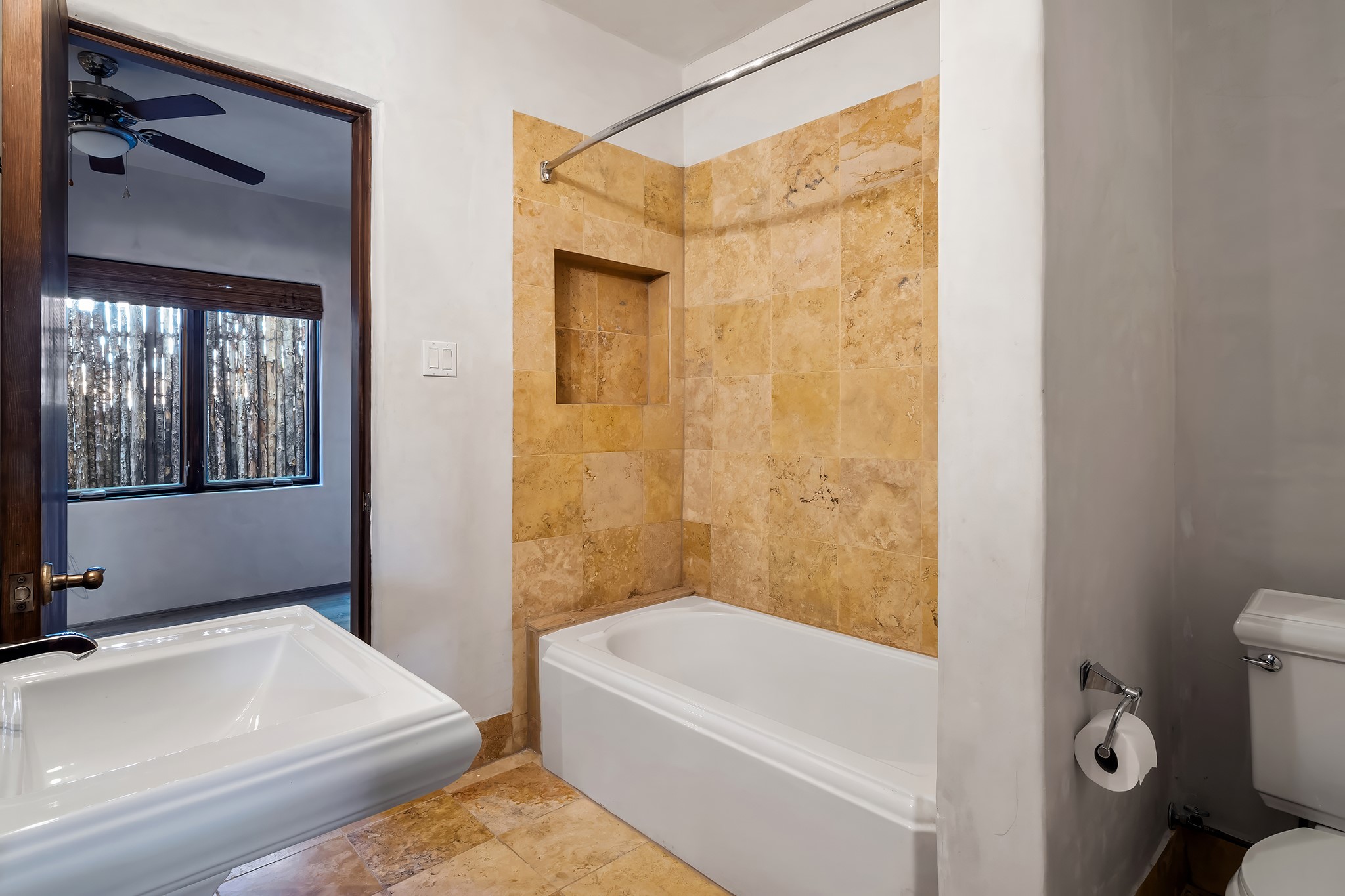 231 1/2 Rosario Boulevard