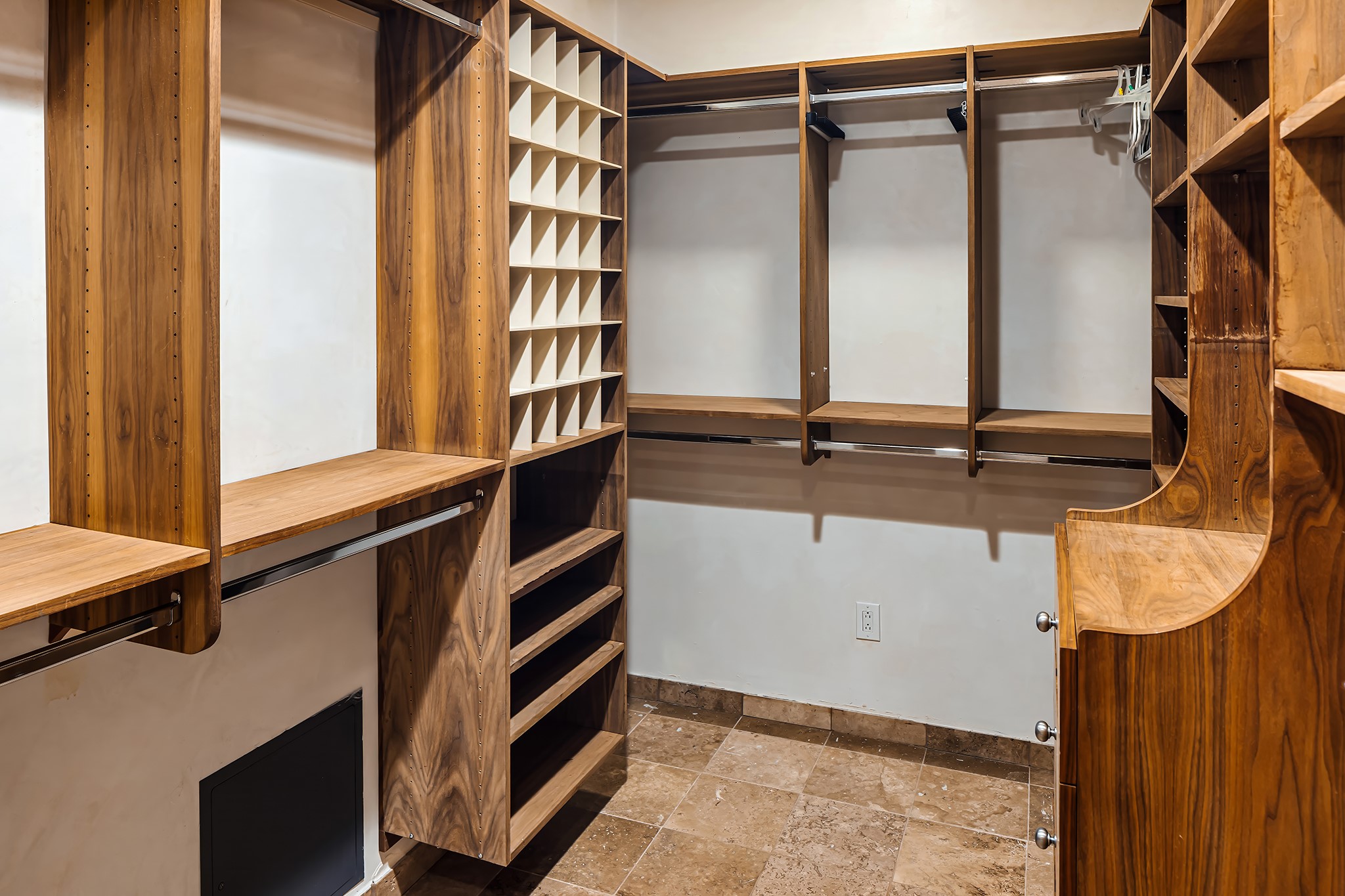 231 1/2 Rosario Boulevard